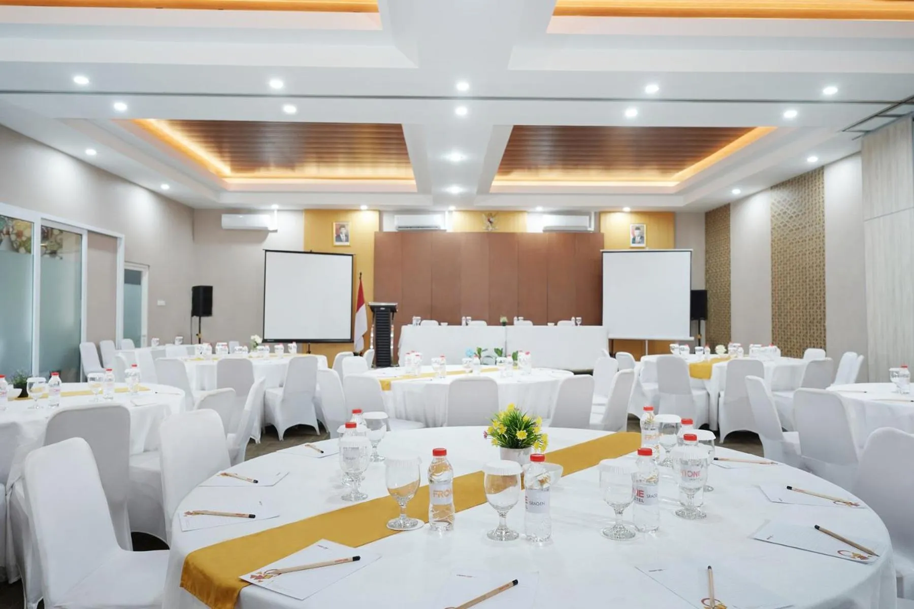 Meeting/conference room in Front One Hotel Sragen