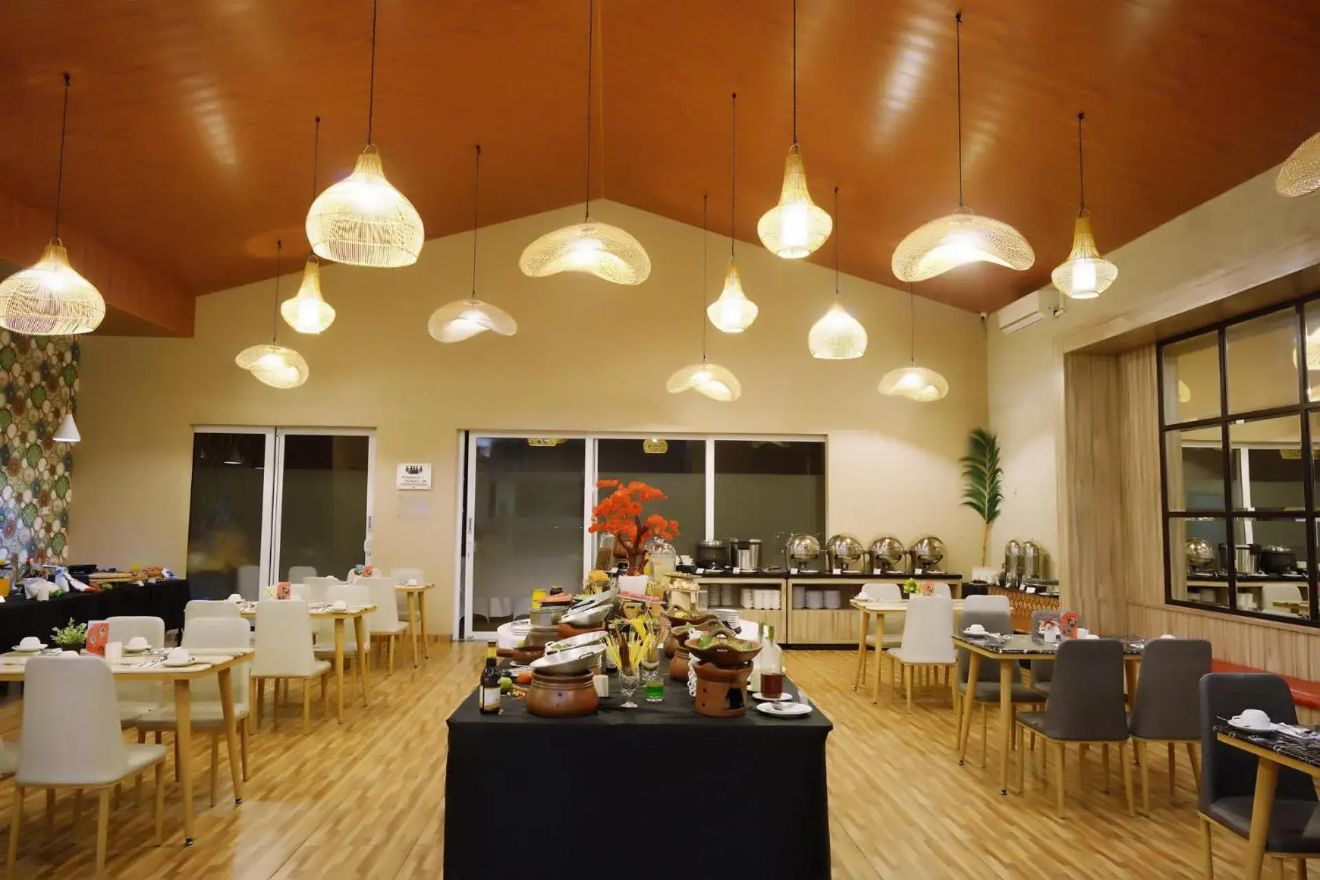 Restaurant/places to eat in Front One Hotel Sragen Restaurant/places to eat in Front One Hotel Sragen