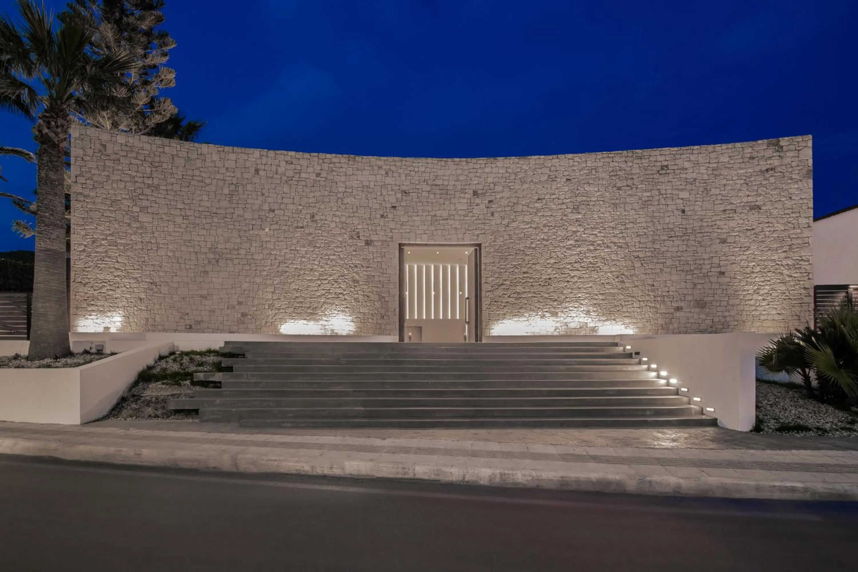 Facade/entrance in Cavo di Suites
