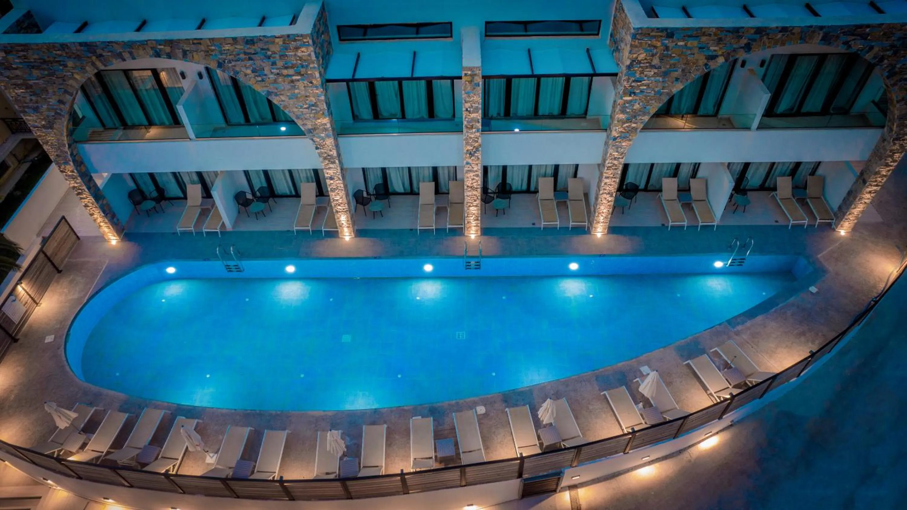 Night in Cavo di Suites