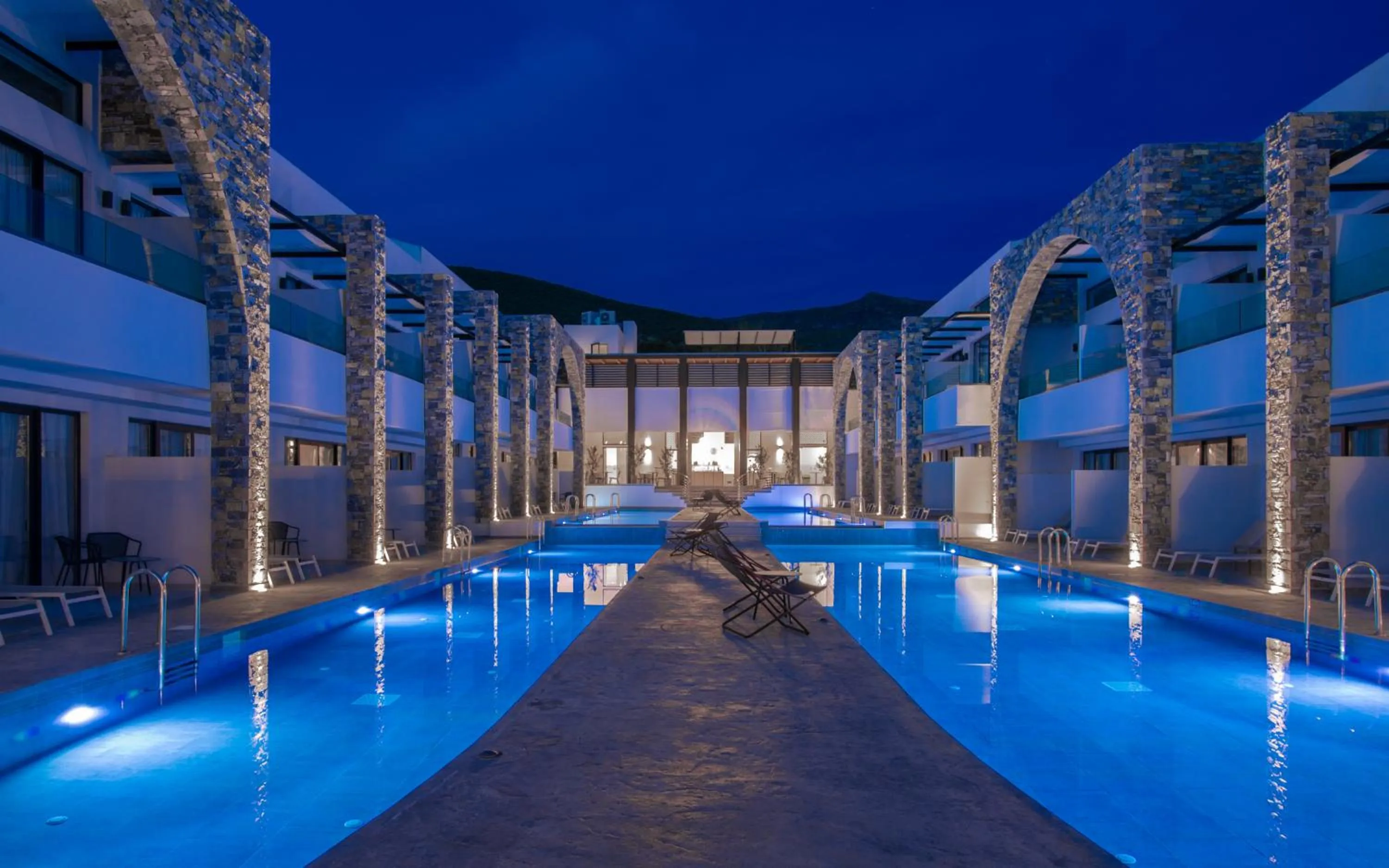 Property building in Cavo di Suites