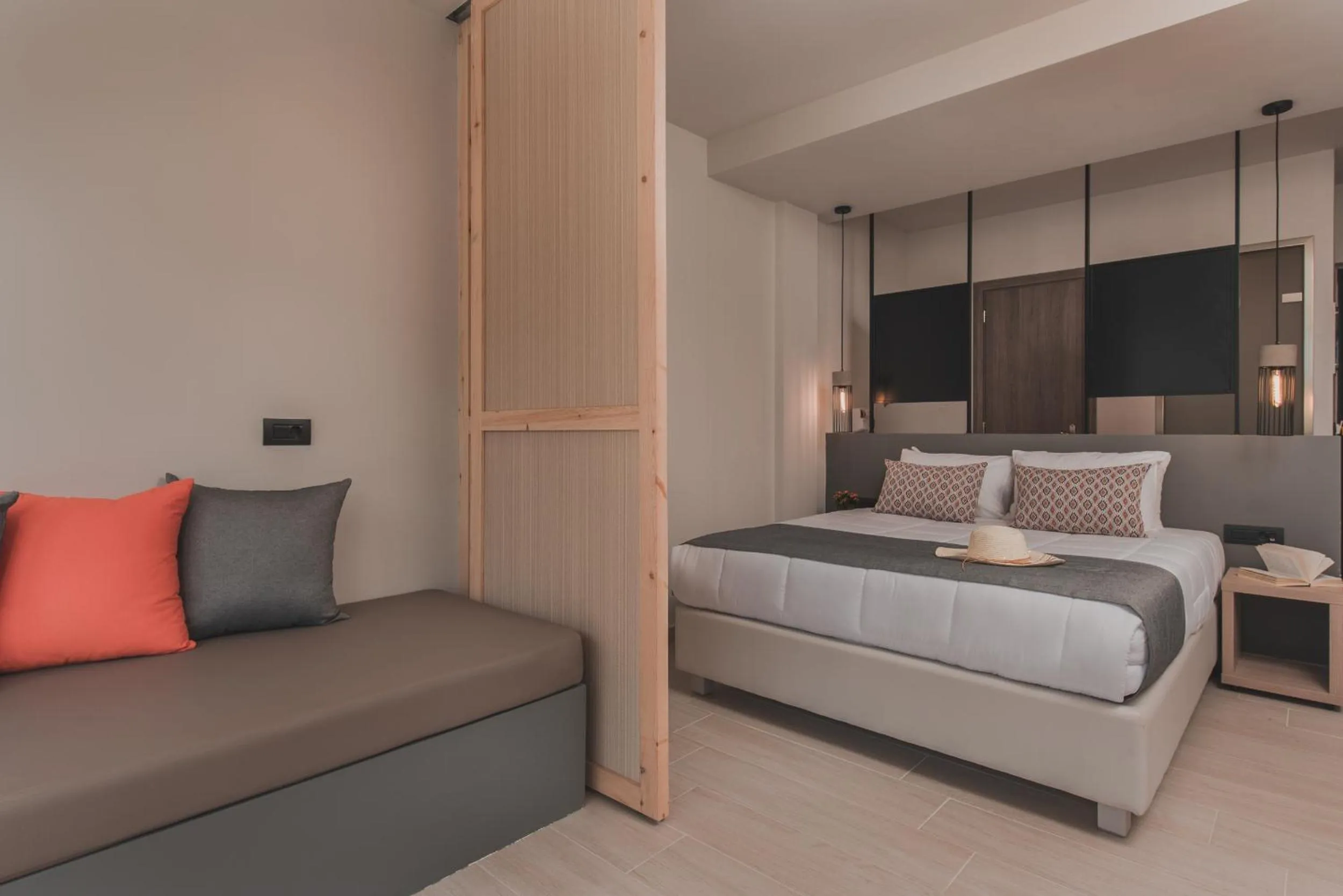 Photo of the whole room in Cavo di Suites