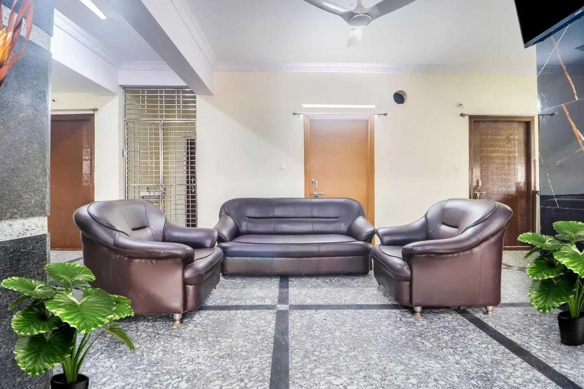 Lobby or reception in Collection O Rio Kondapur Near Rahavendra Colony