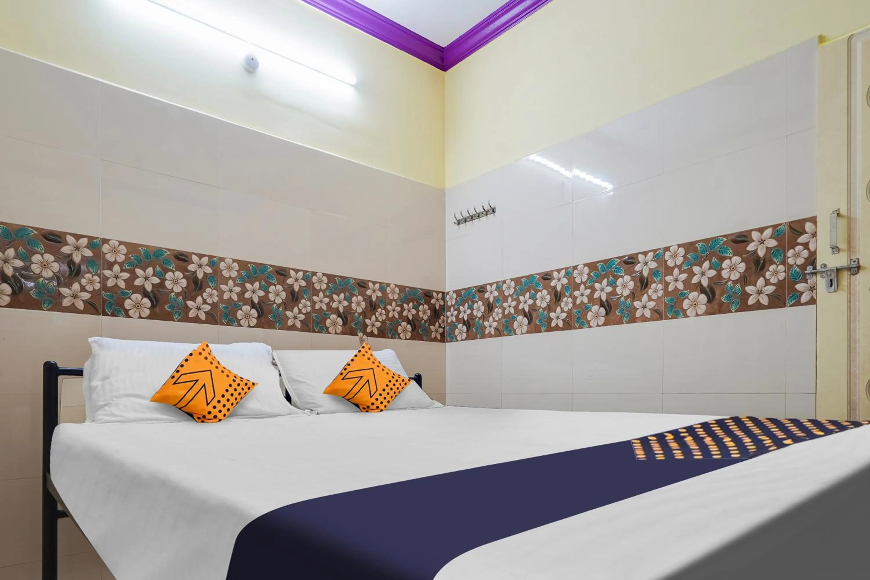 Bedroom in SPOT ON New ROYAL LODGE