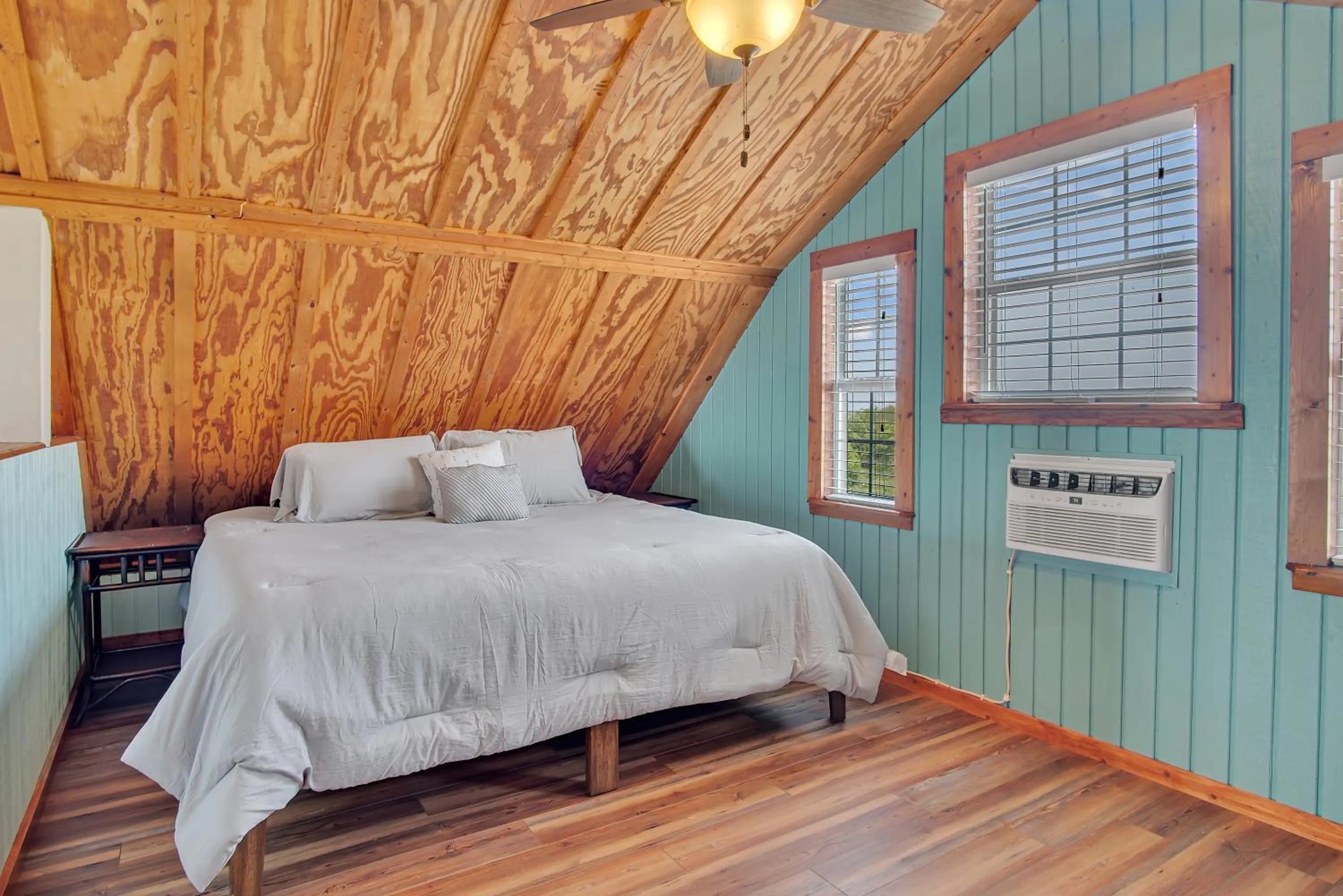 Property building, Bed in Beachin Country