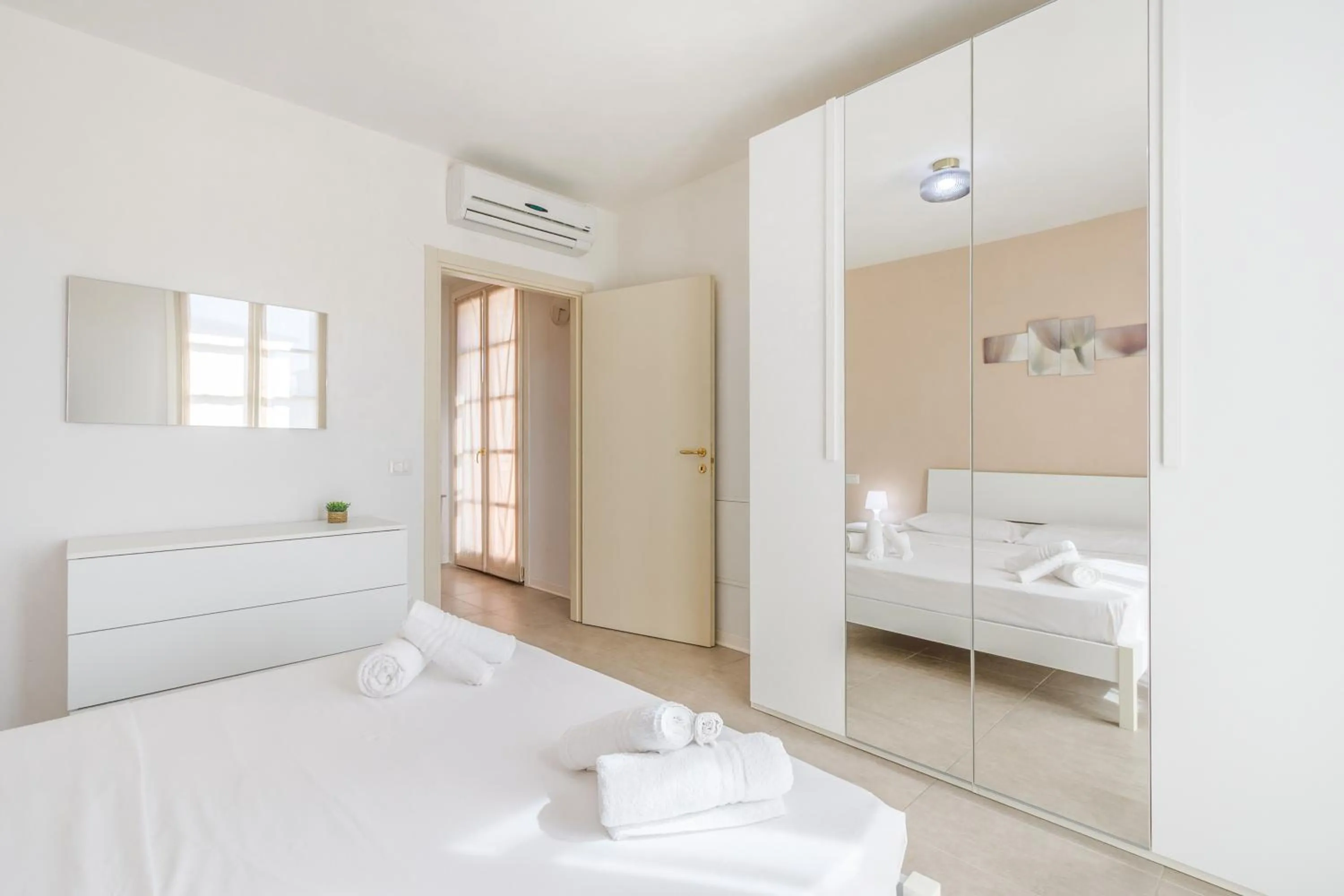 Bed in Nour Apartments - Castramajora Alloggi