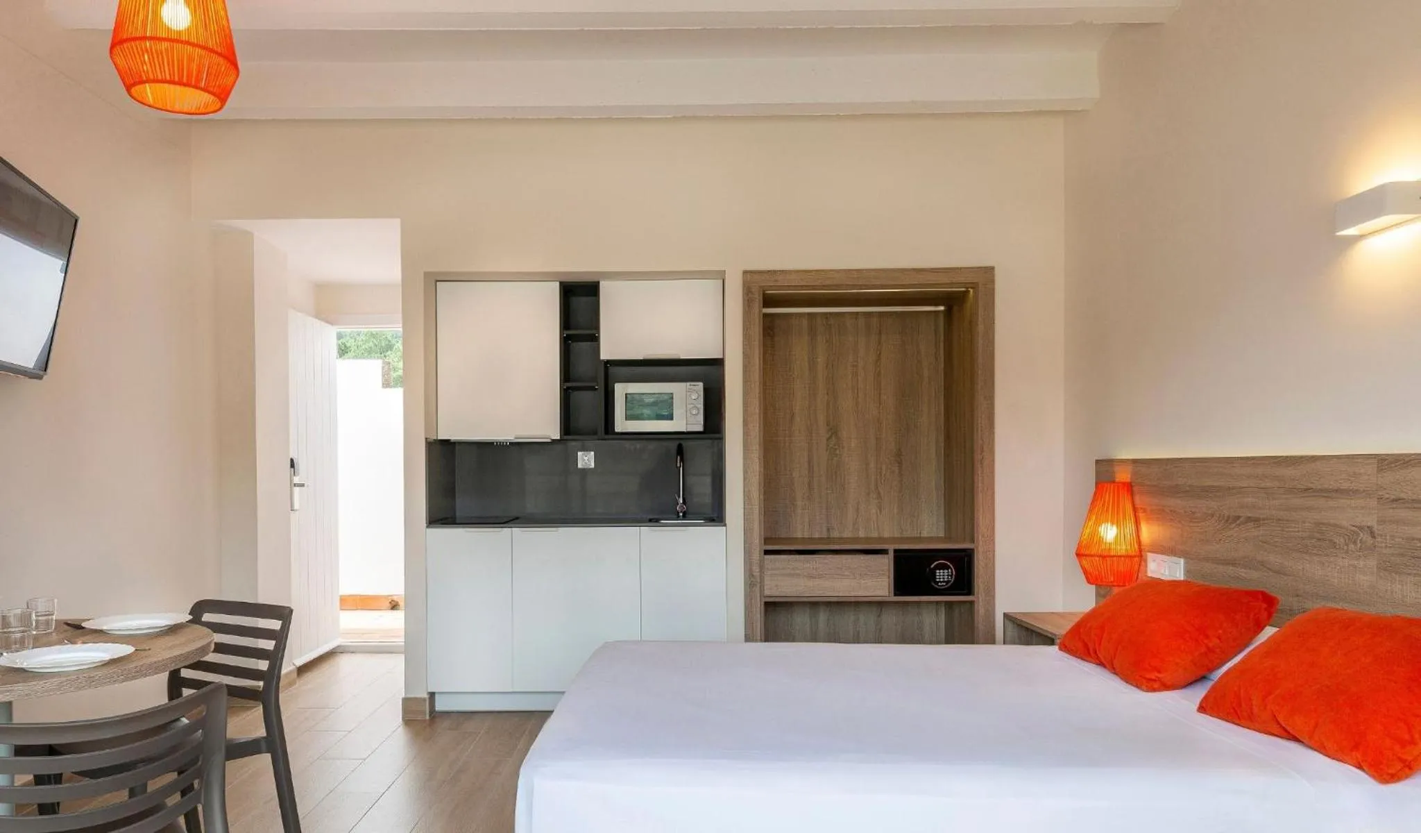 Bed in Medplaya Aparthotel Sant Eloi