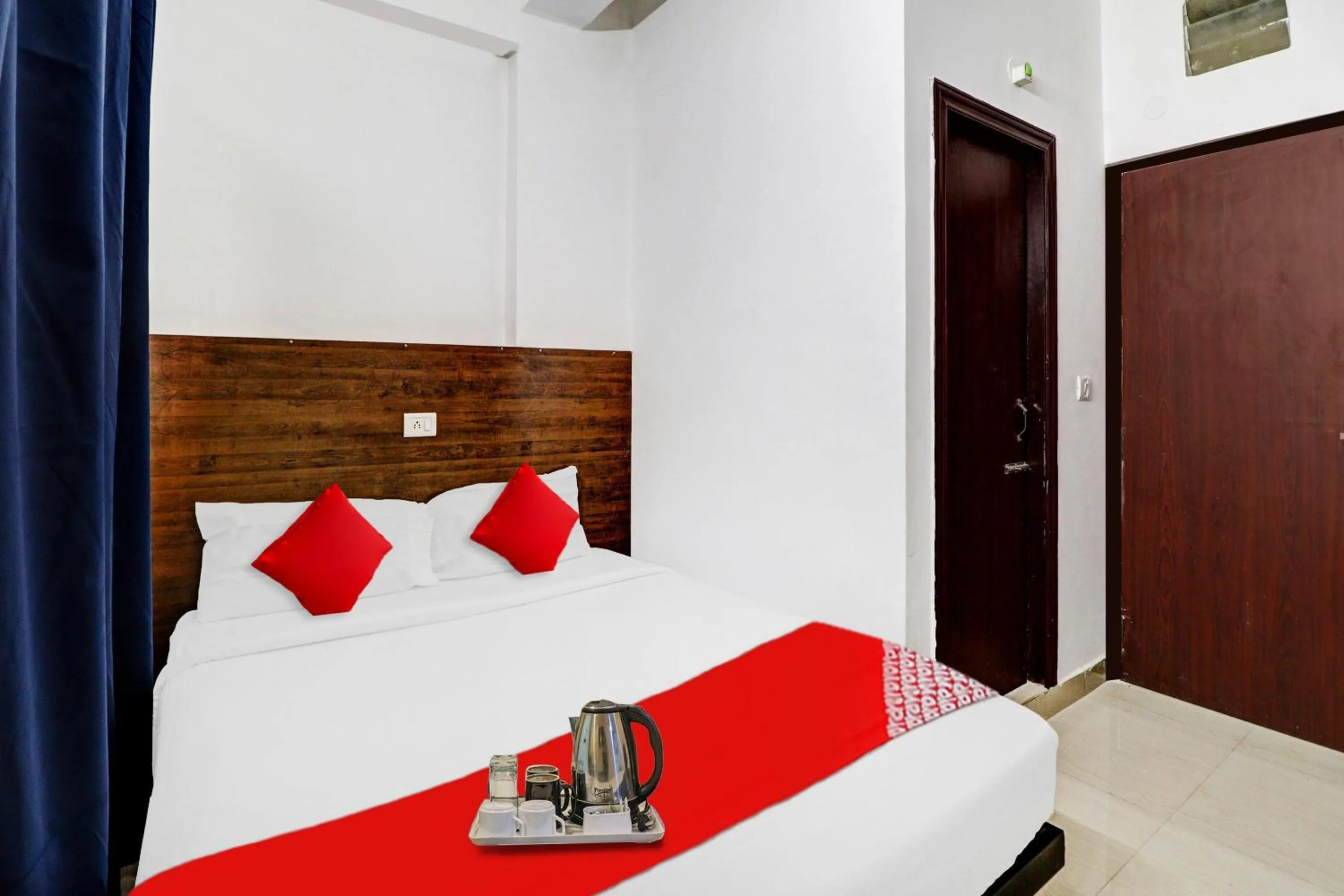 Bedroom, Bed in Hotel O Pride Inn