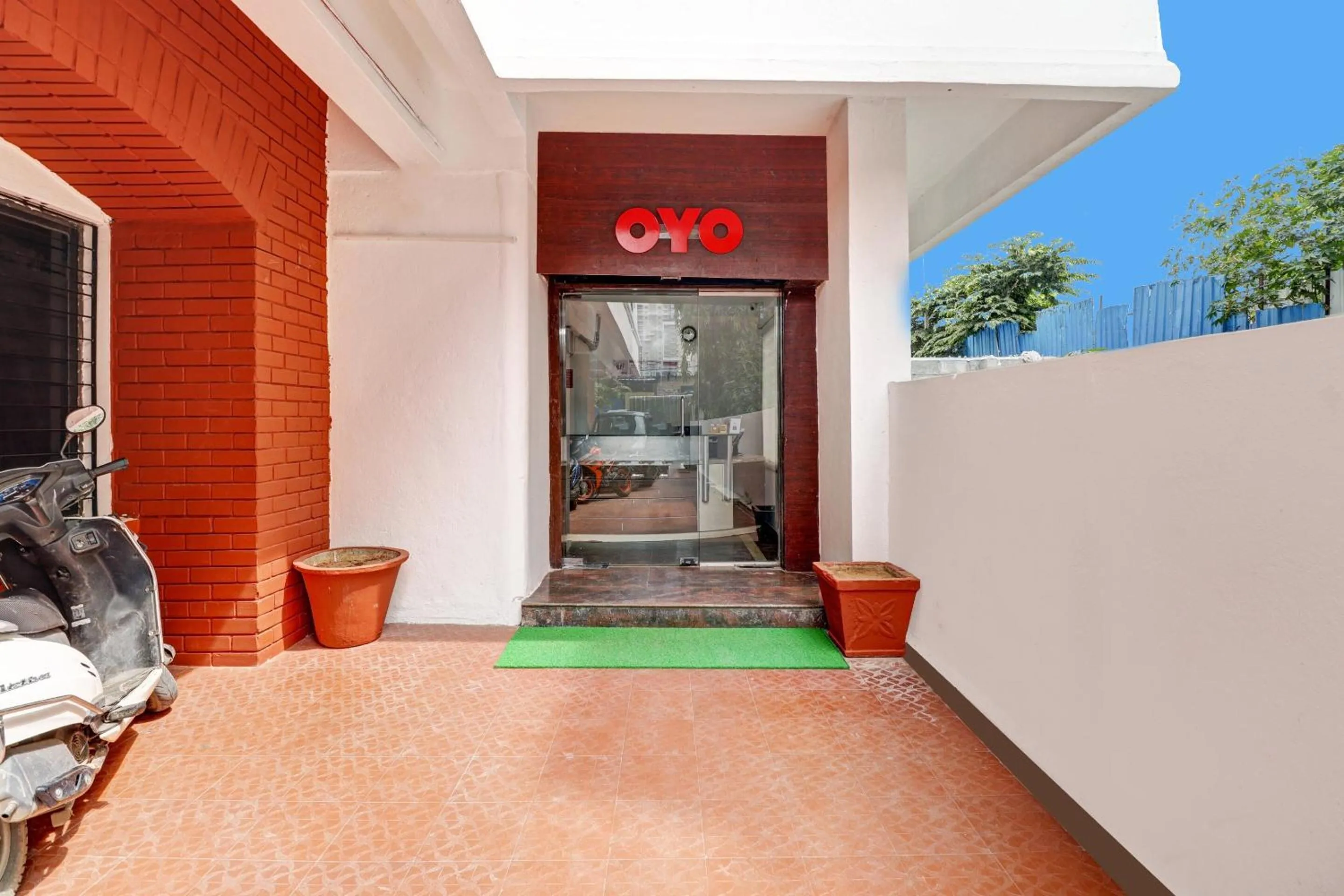 Facade/entrance in Hotel O Pride Inn