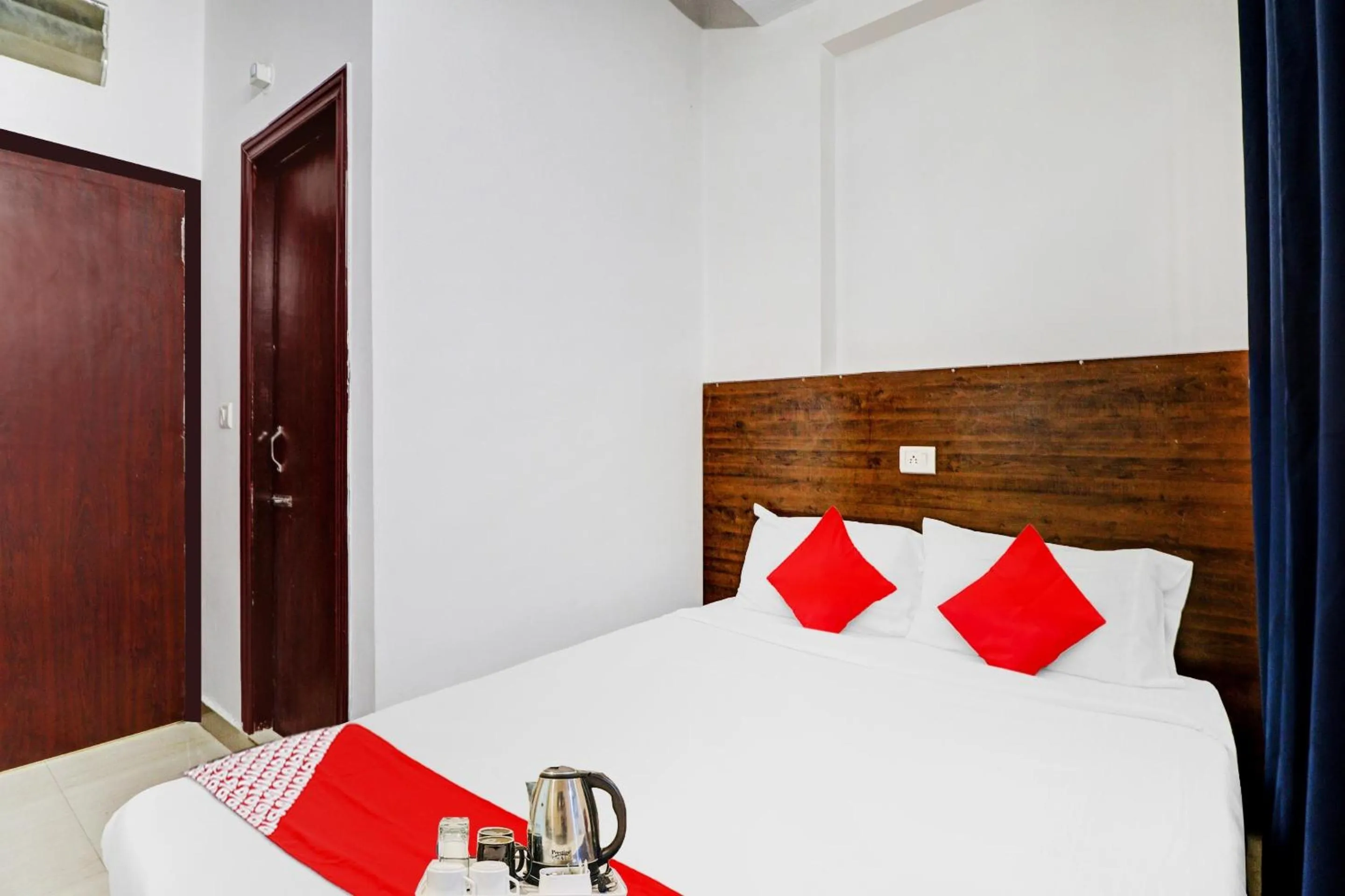 Lobby or reception, Bed in Hotel O Pride Inn