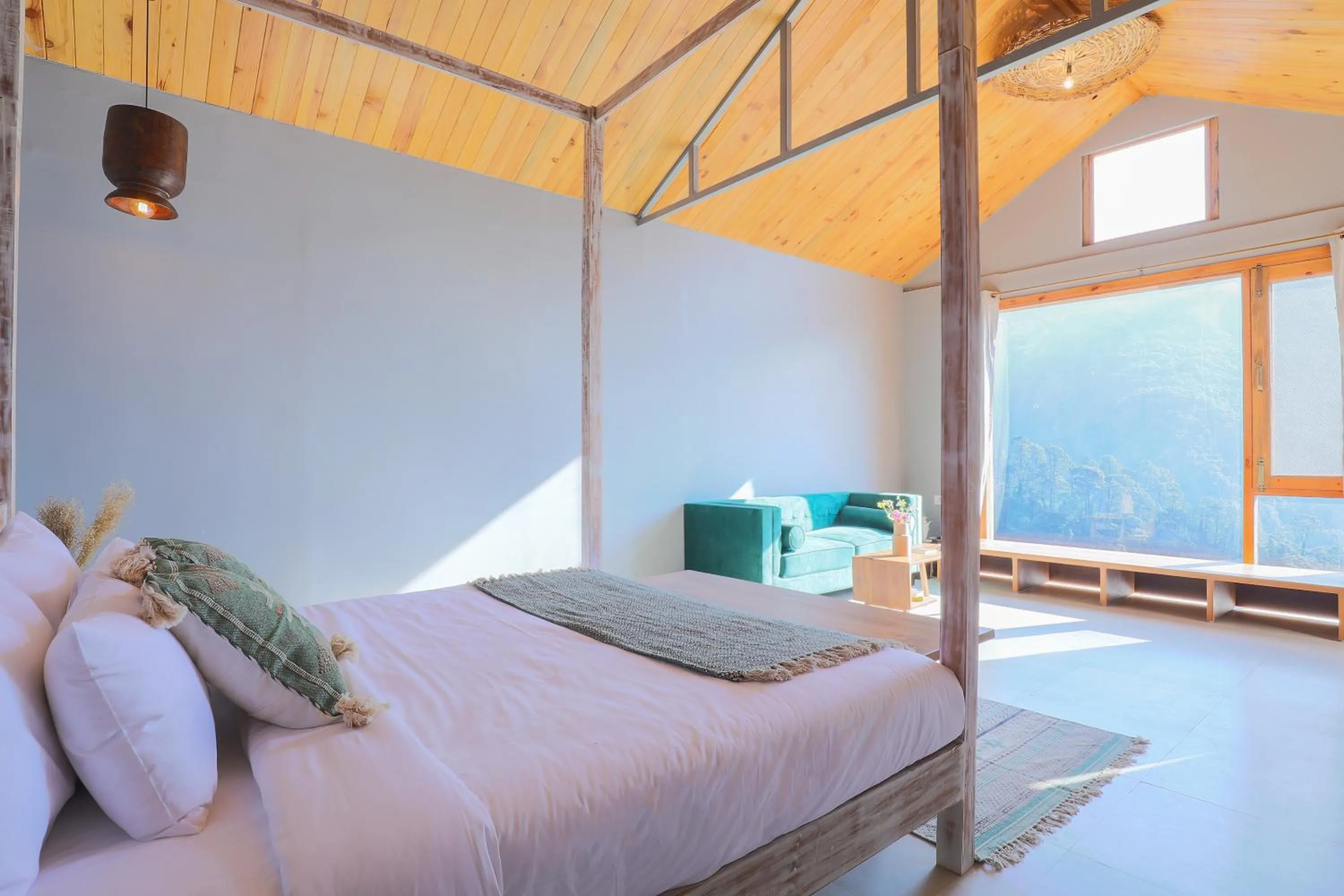 Photo of the whole room, Bed in Seclude Pangot, Perch
