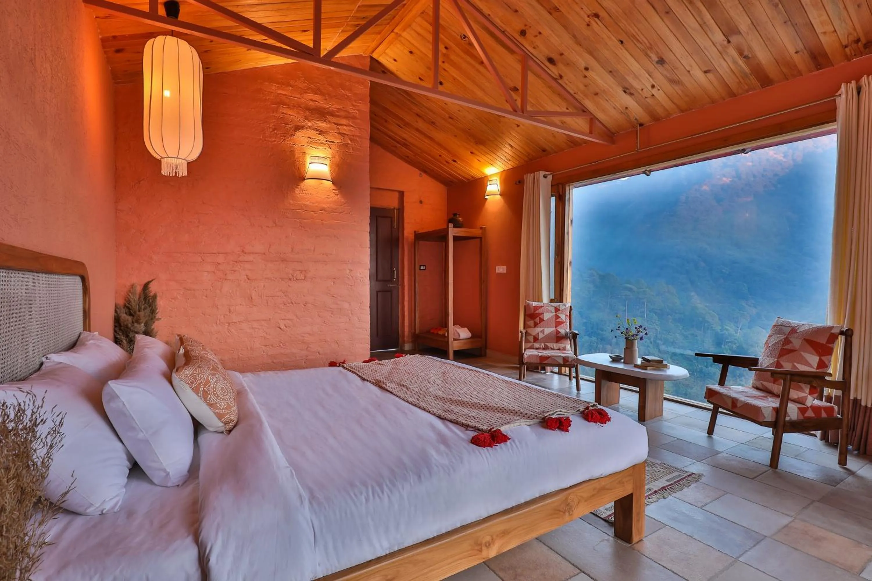 Photo of the whole room, Bed in Seclude Pangot, Perch