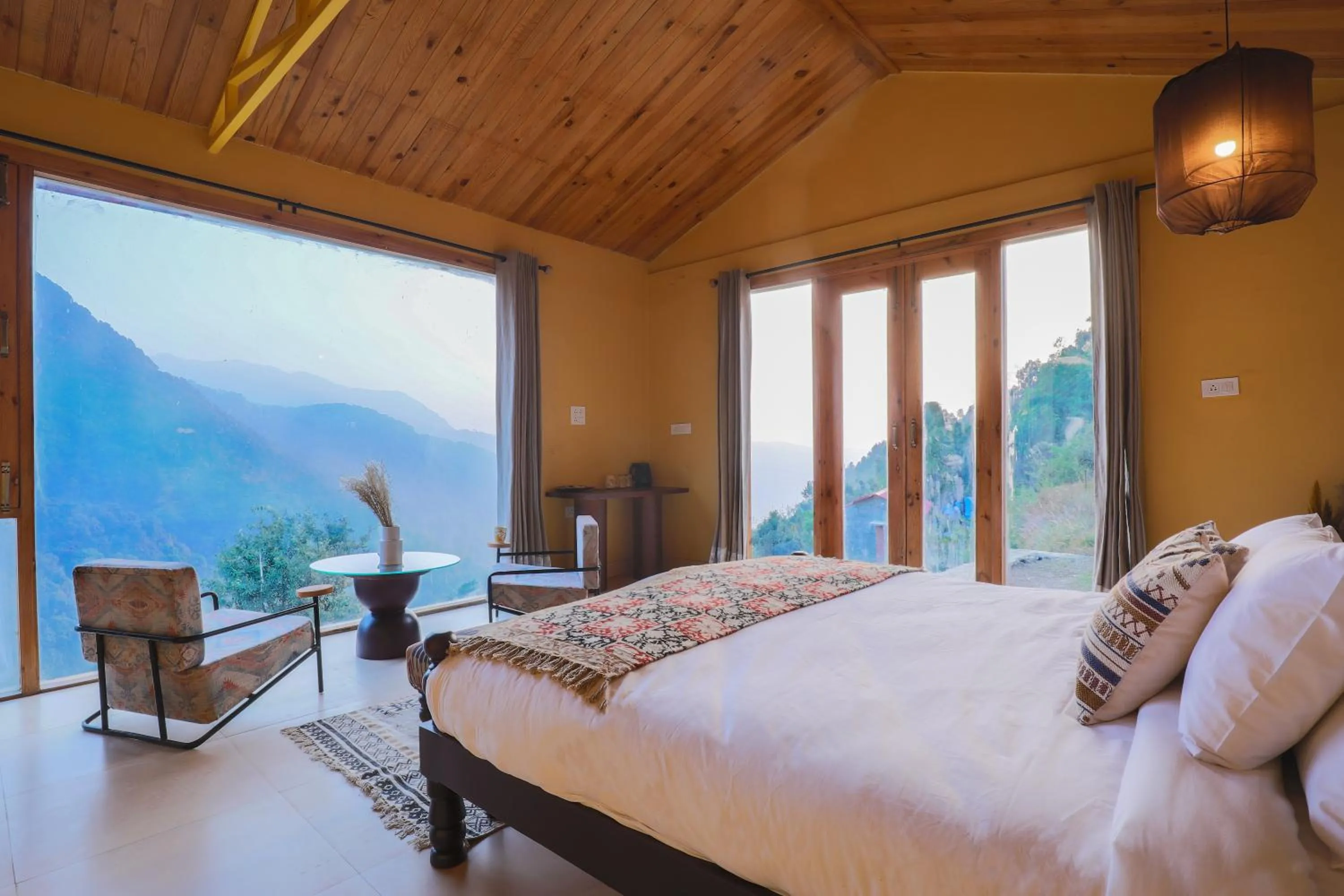 Photo of the whole room, Bed in Seclude Pangot, Perch