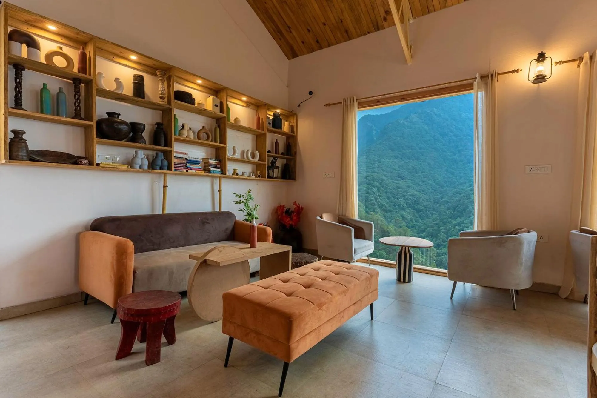 Living room in Seclude Pangot, Perch