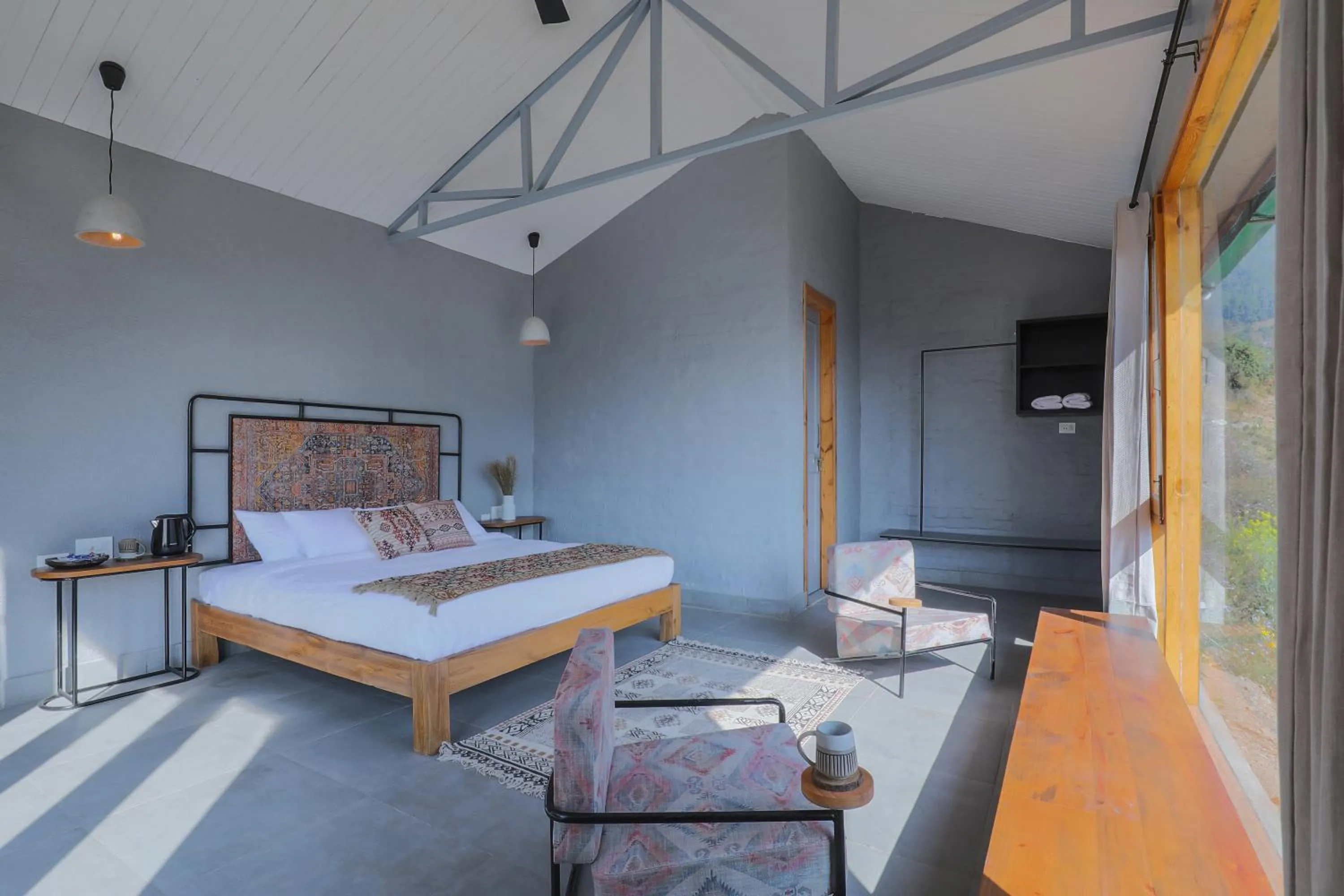Photo of the whole room, Bed in Seclude Pangot, Perch