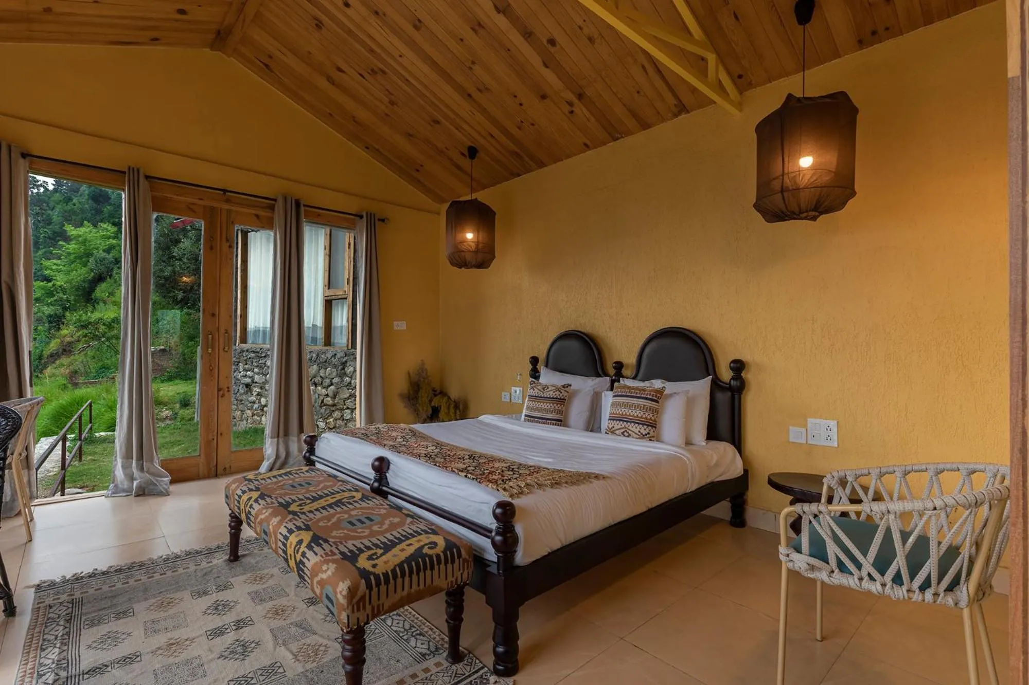 Bed in Seclude Pangot, Perch