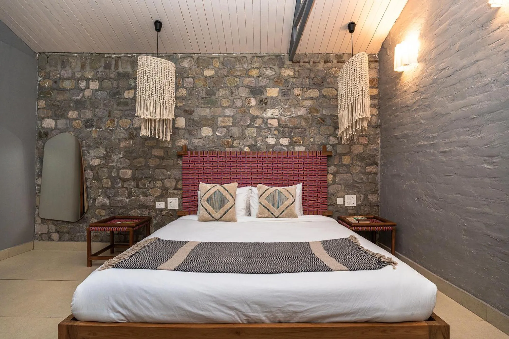 Bed in Seclude Pangot, Perch