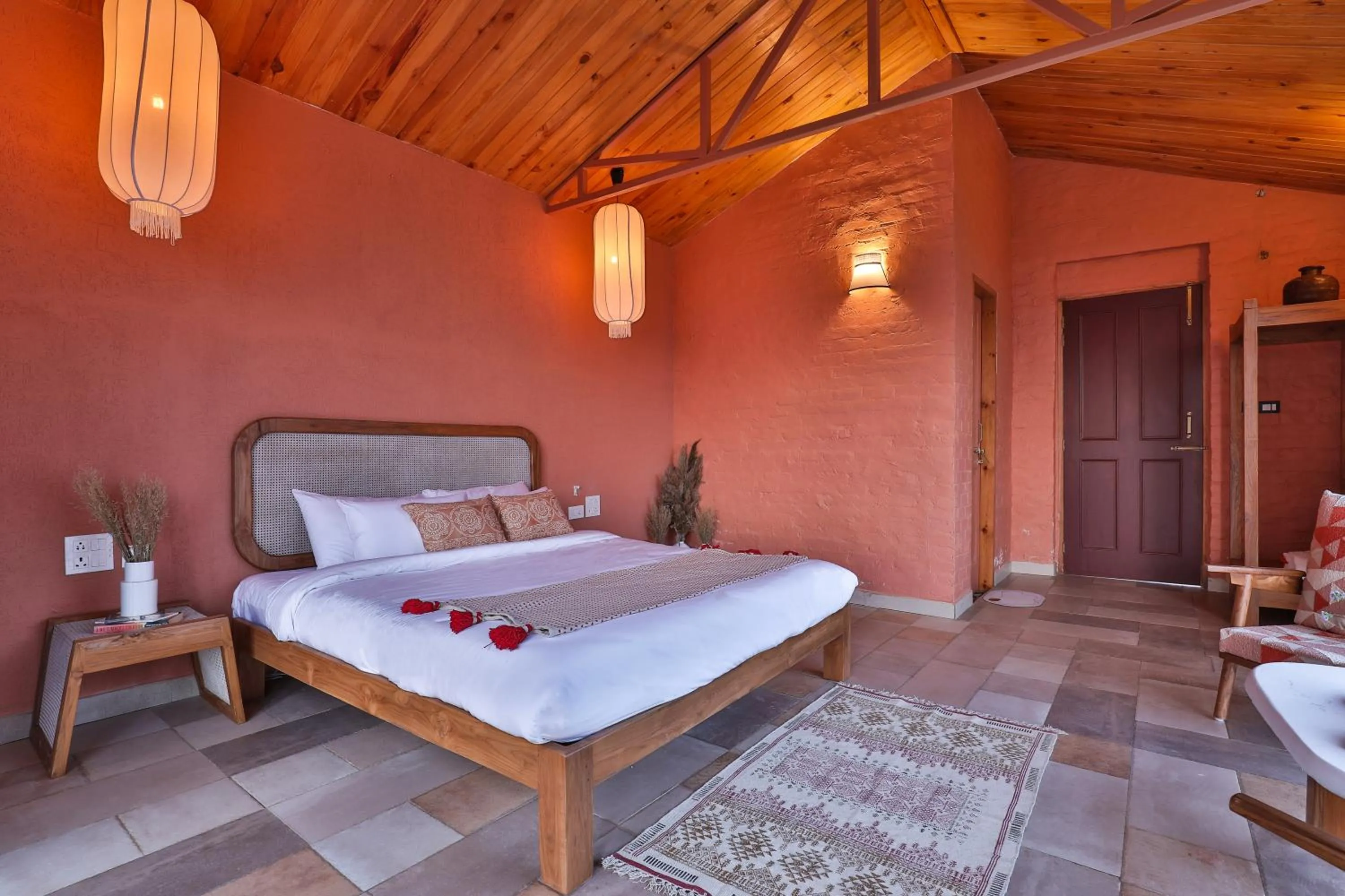 Photo of the whole room, Bed in Seclude Pangot, Perch