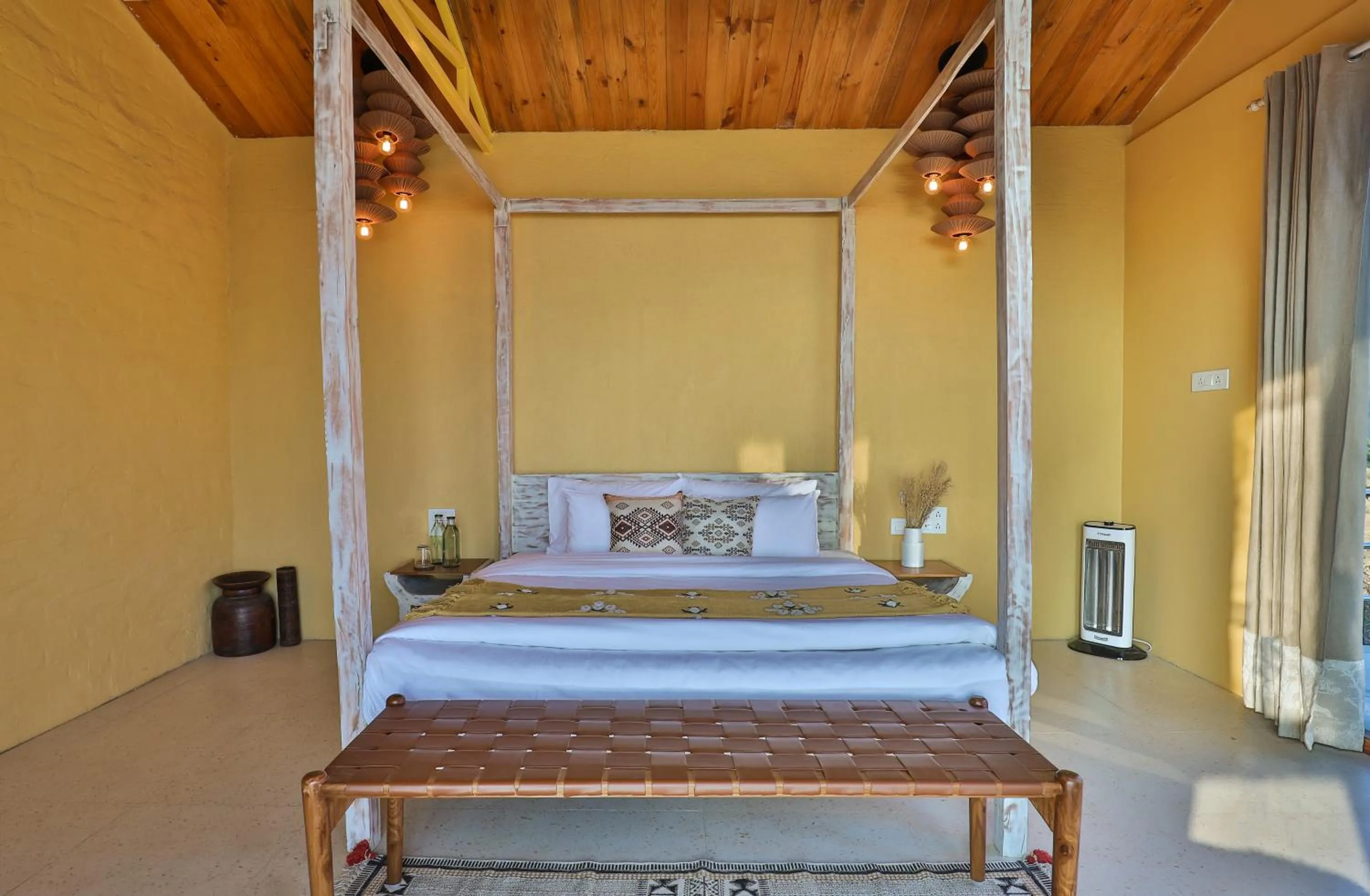 Photo of the whole room, Bed in Seclude Pangot, Perch