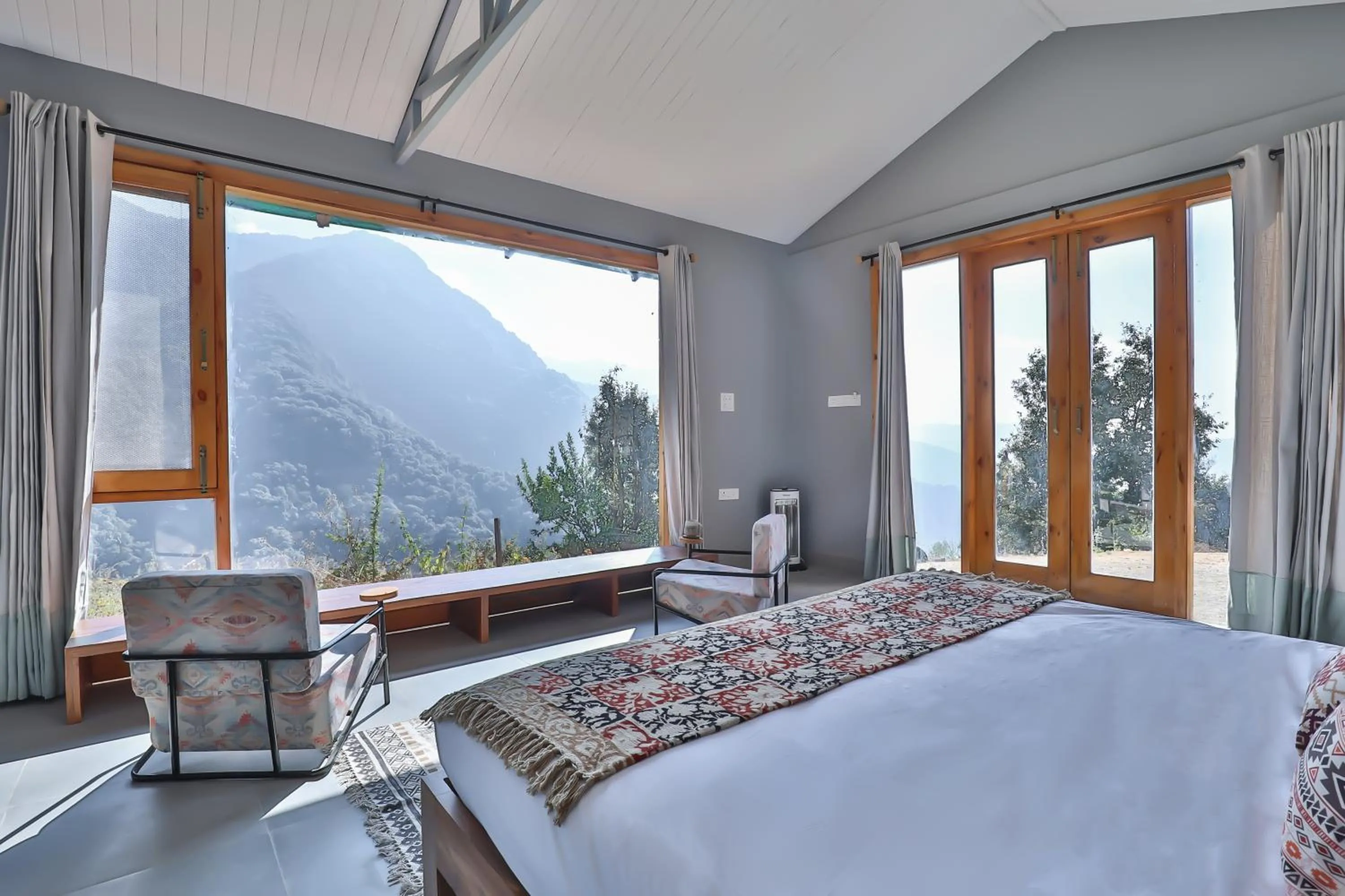 Photo of the whole room, Bed in Seclude Pangot, Perch