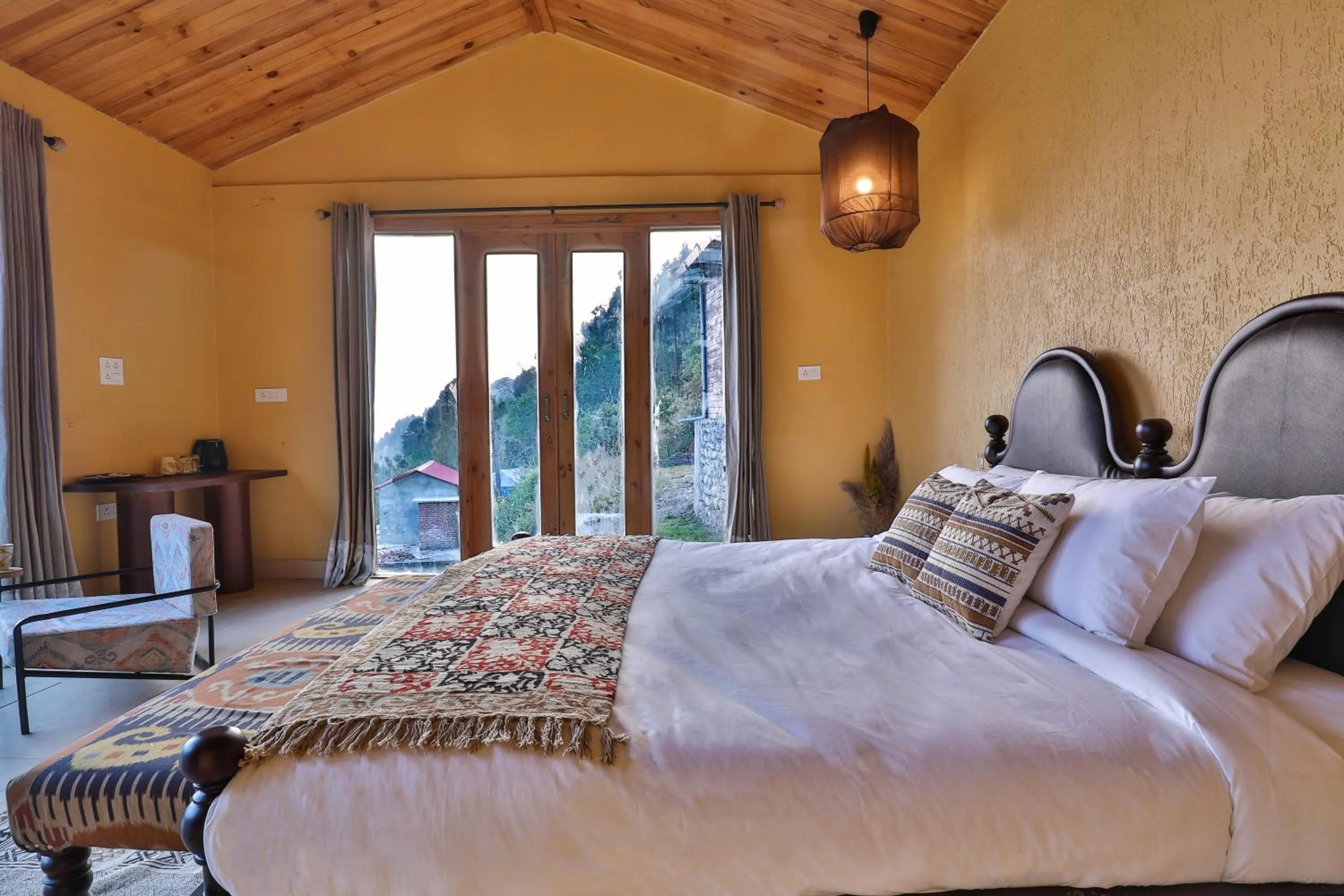 Photo of the whole room, Bed in Seclude Pangot, Perch