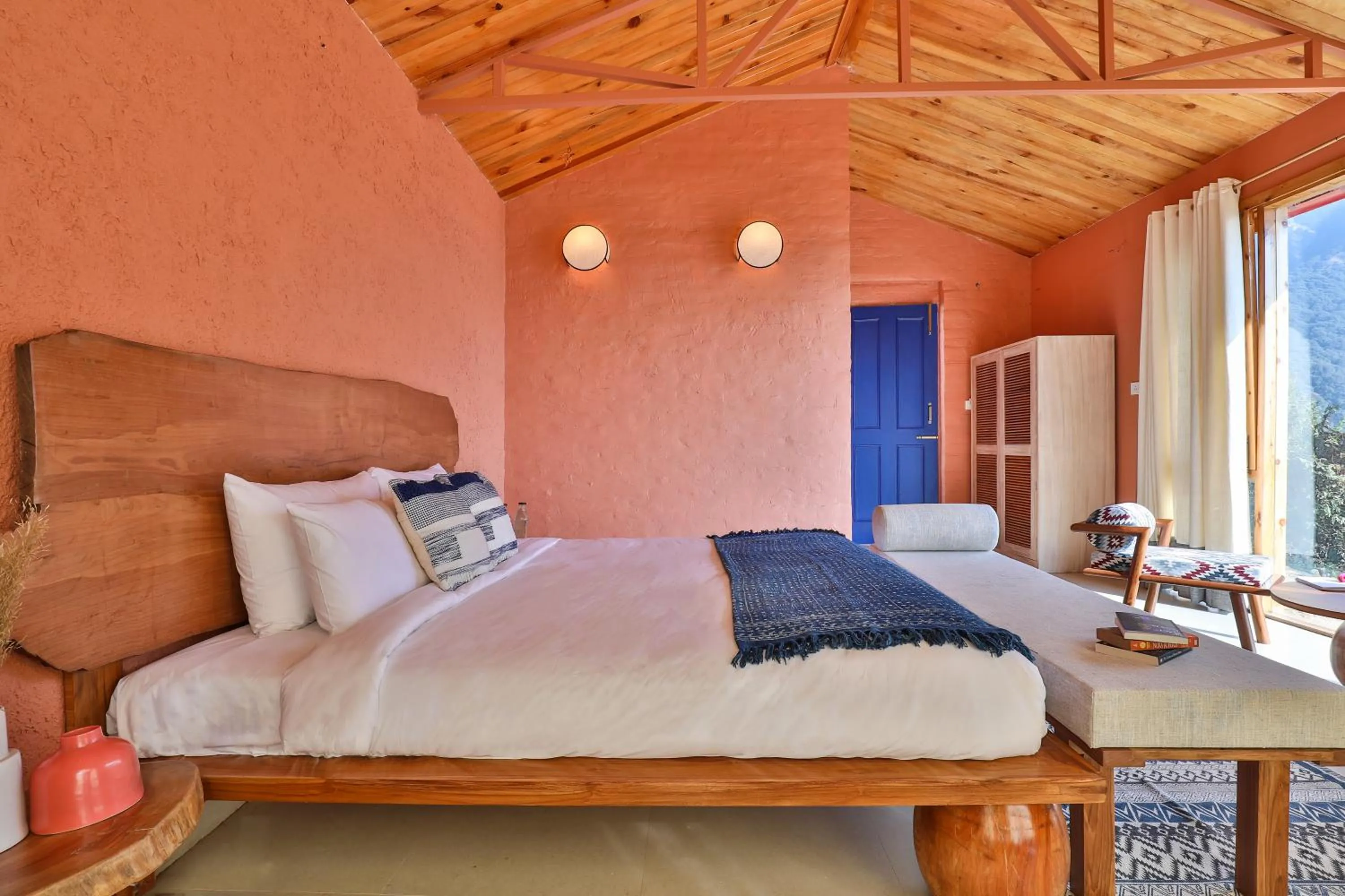 Photo of the whole room, Bed in Seclude Pangot, Perch