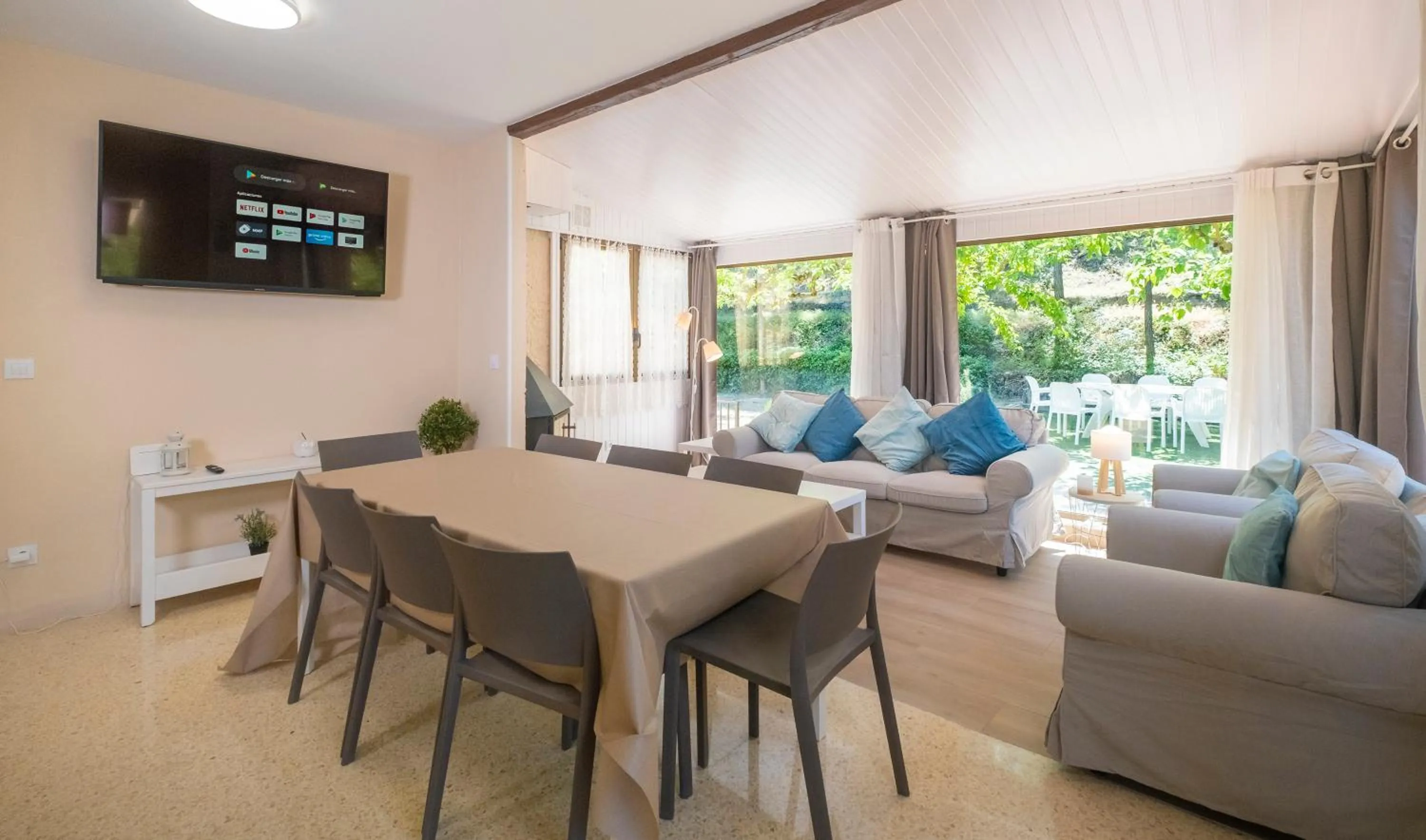 Communal lounge/ TV room in Hotel Rural y Apartamentos Villa Engracia