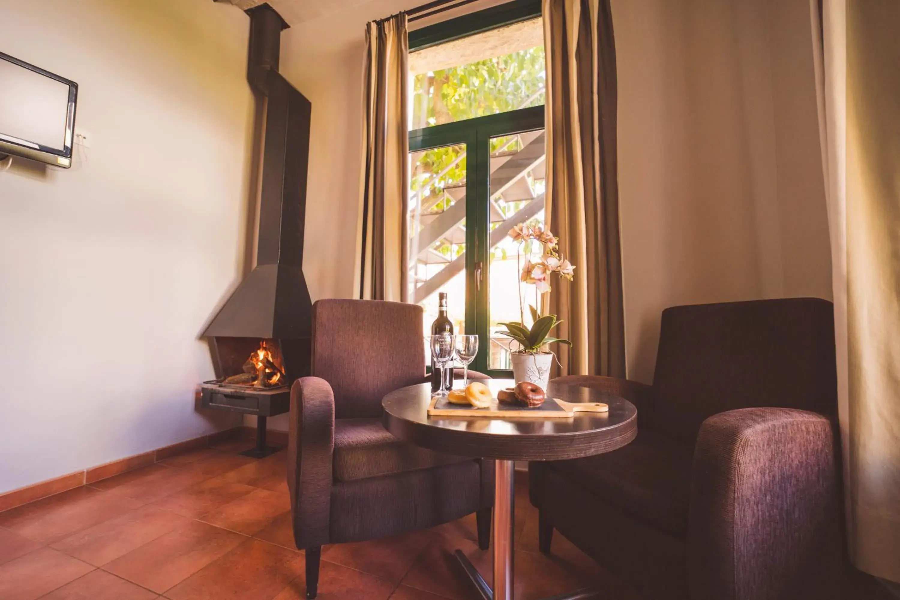 Double Room with Fireplace in Hotel Rural y Apartamentos Villa Engracia Double Room with Fireplace in Hotel Rural y Apartamentos Villa Engracia