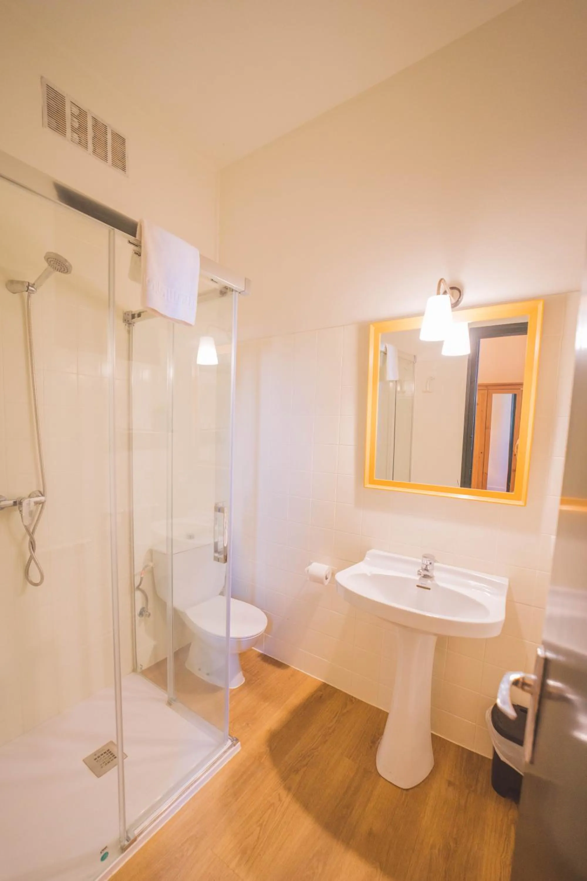 Bathroom in Hotel Rural y Apartamentos Villa Engracia