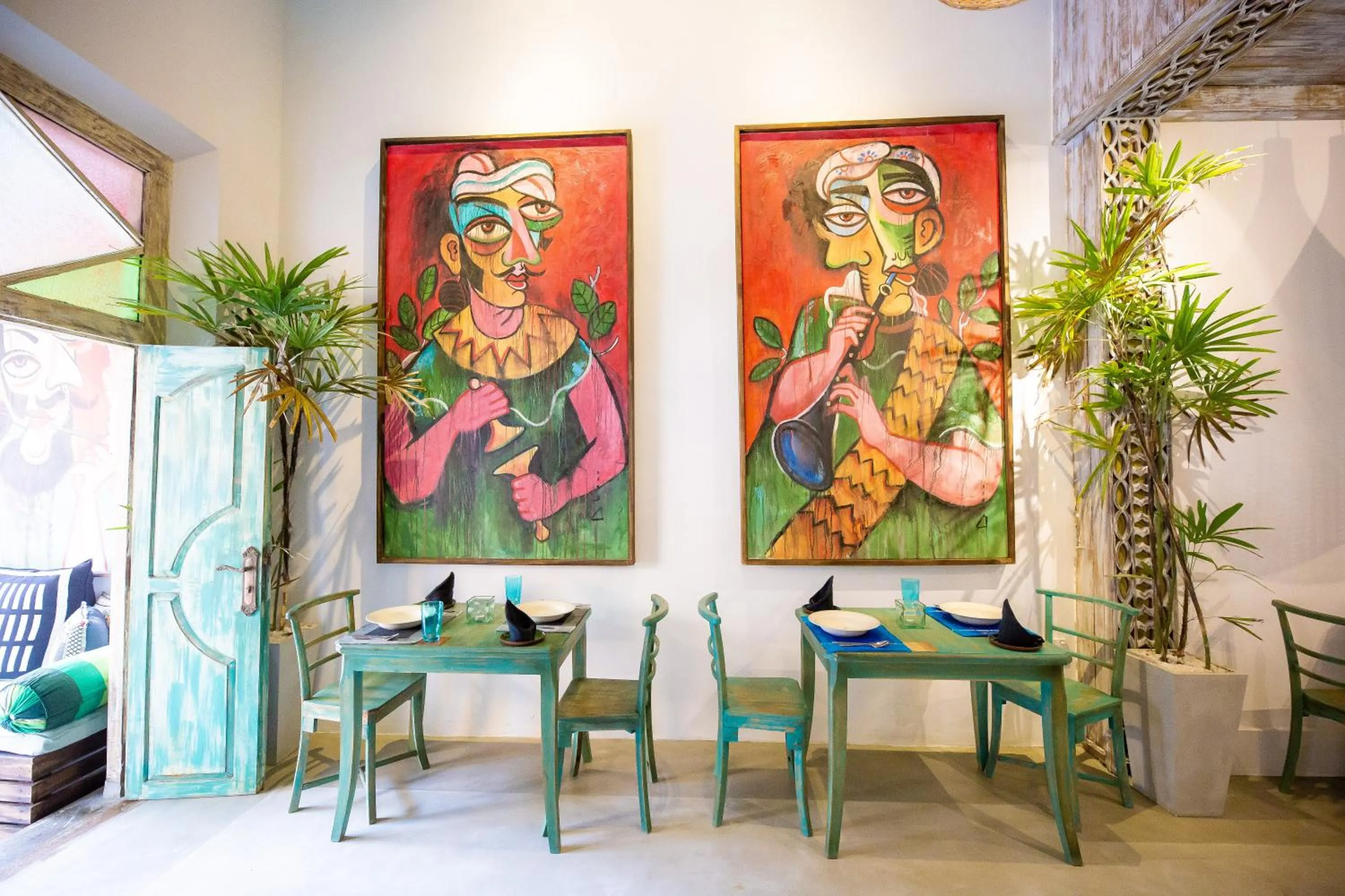 Seating area in Moi Galle Fort by DBI