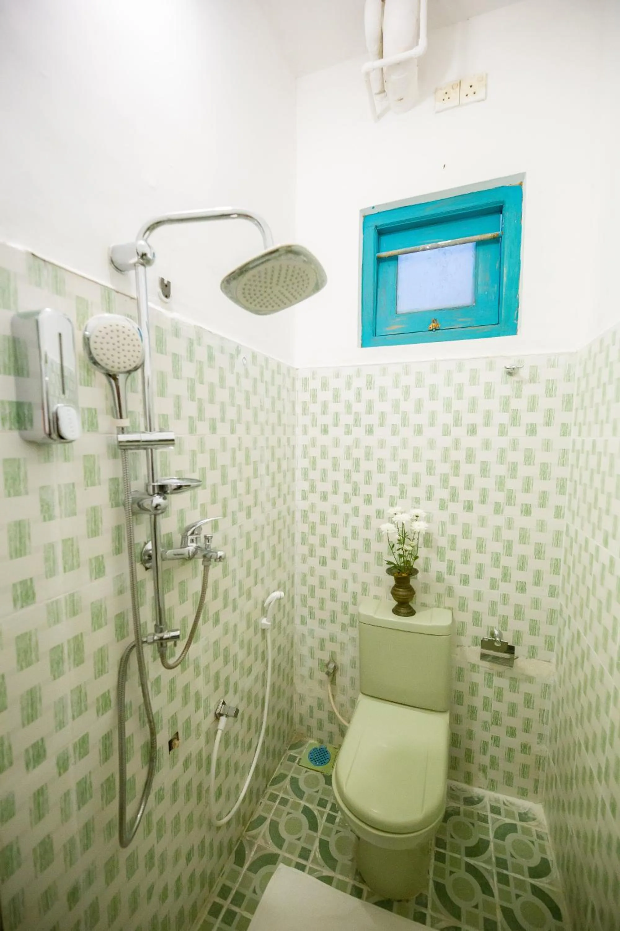 Shower in Moi Galle Fort by DBI