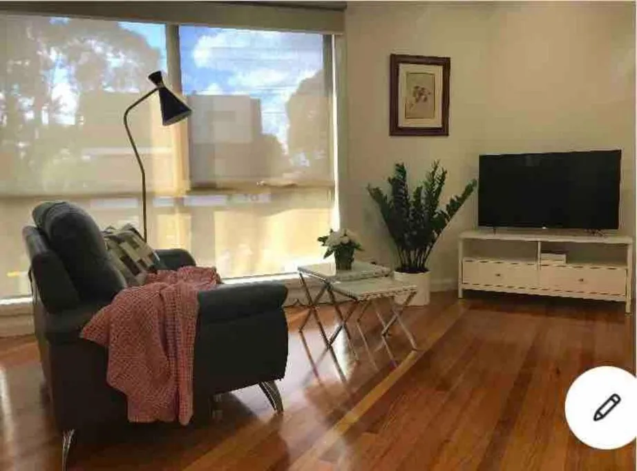 Design/bright/cosy townhouse between airport &city