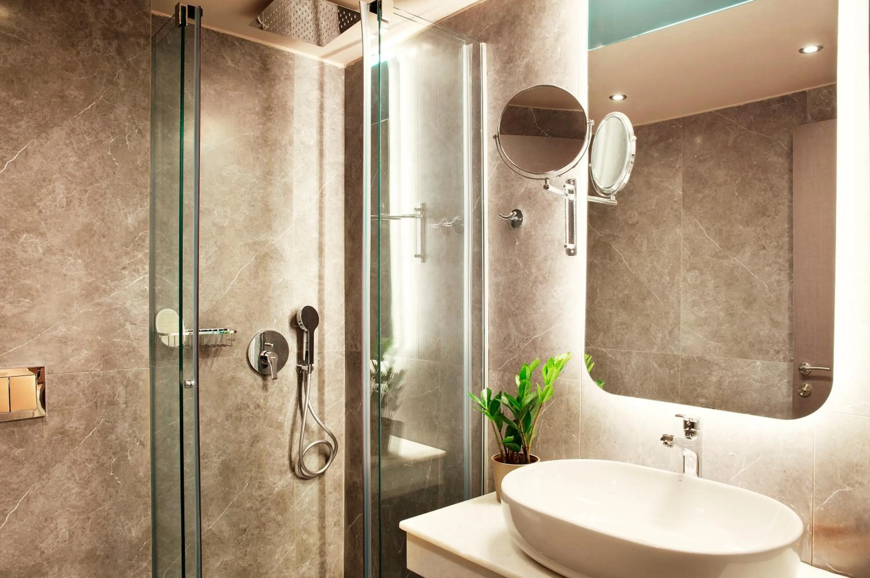 Zeus Essence Athens Central, former Athens Key