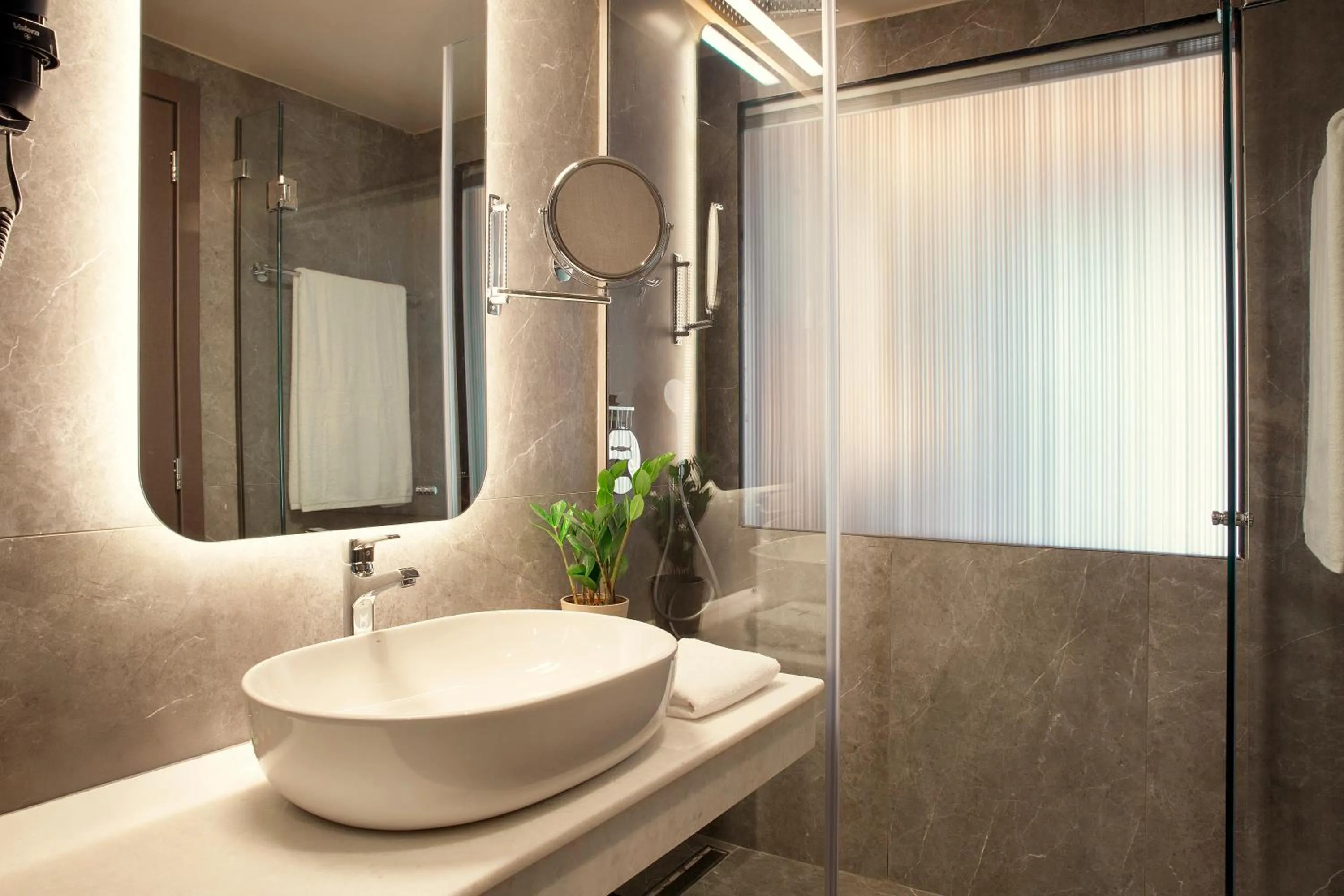 Zeus Essence Athens Central, former Athens Key