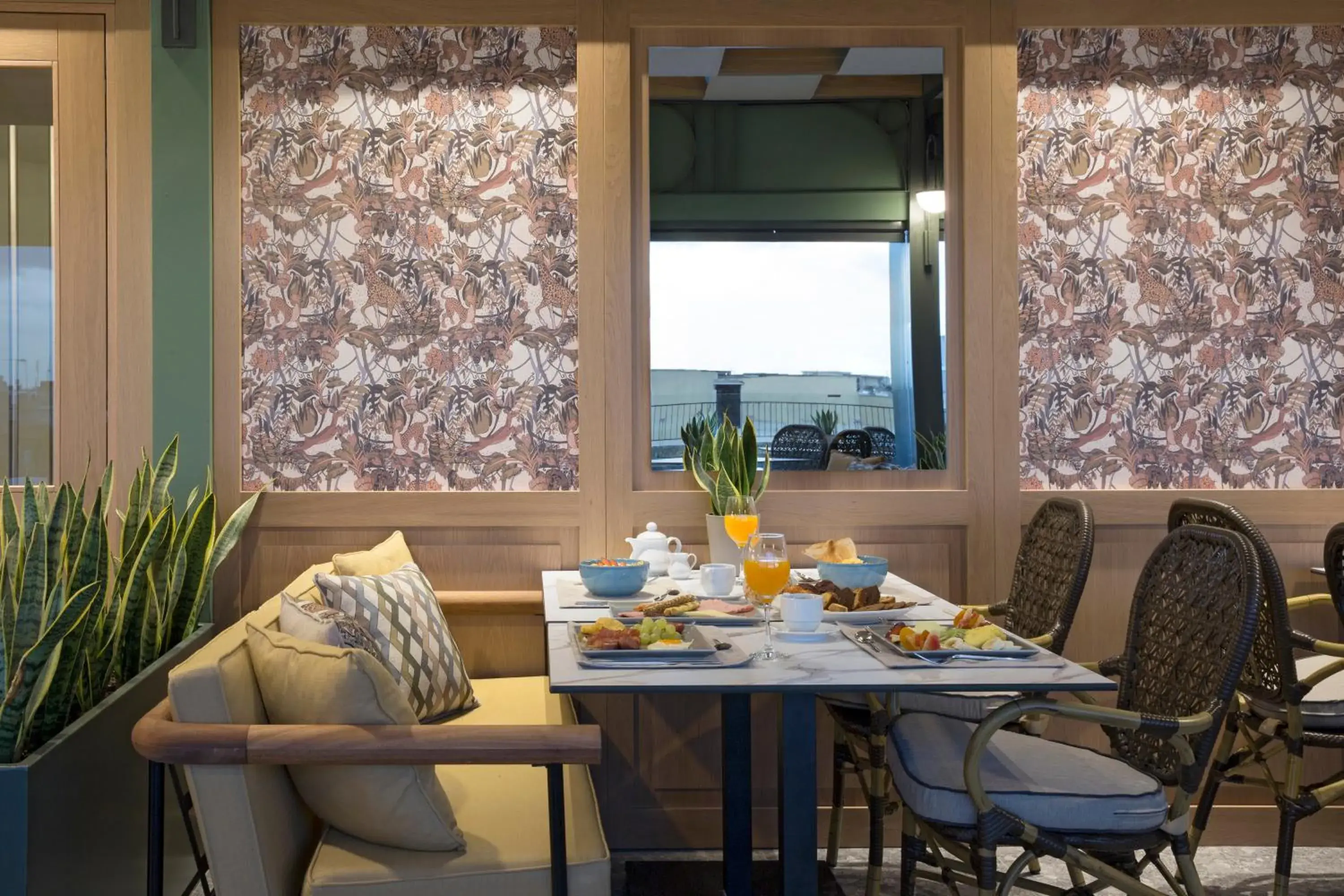 Restaurant/places to eat in Athens Key Hotel, Trademark Collection by Wyndham Restaurant/places to eat in Athens Key Hotel, Trademark Collection by Wyndham