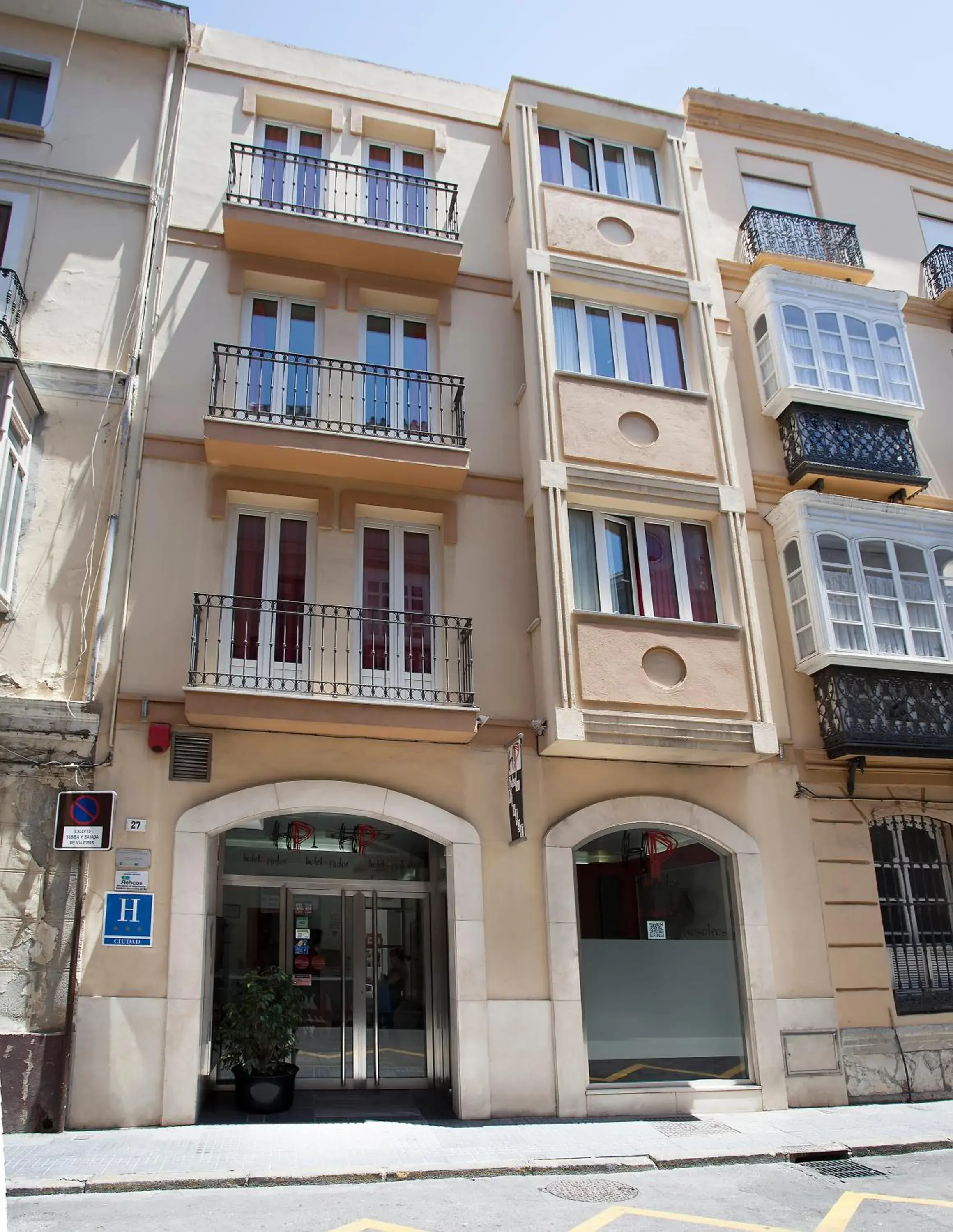 Property building in Hotel Del Pintor Property building in Hotel Del Pintor