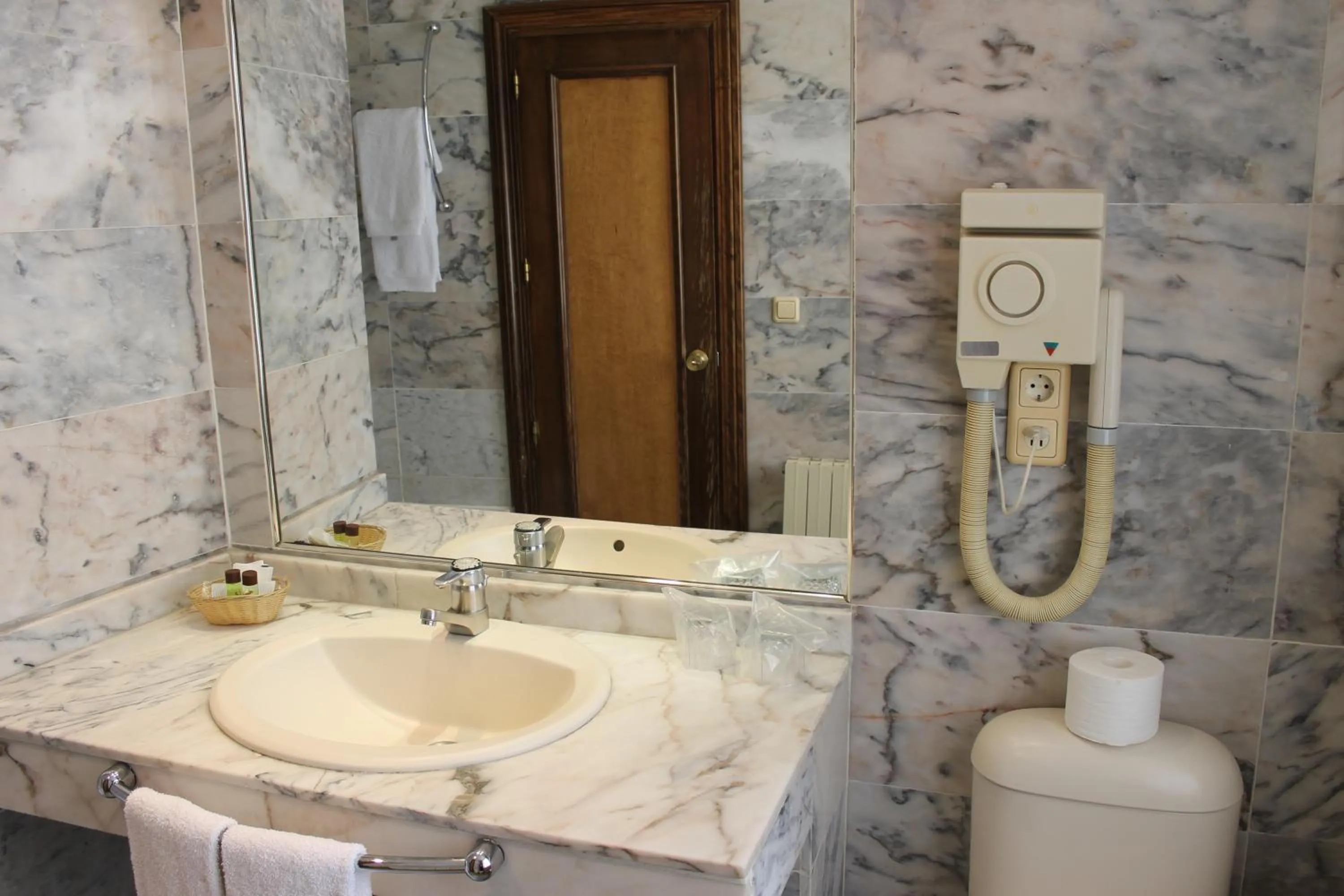 Bathroom in Hotel Monterrey