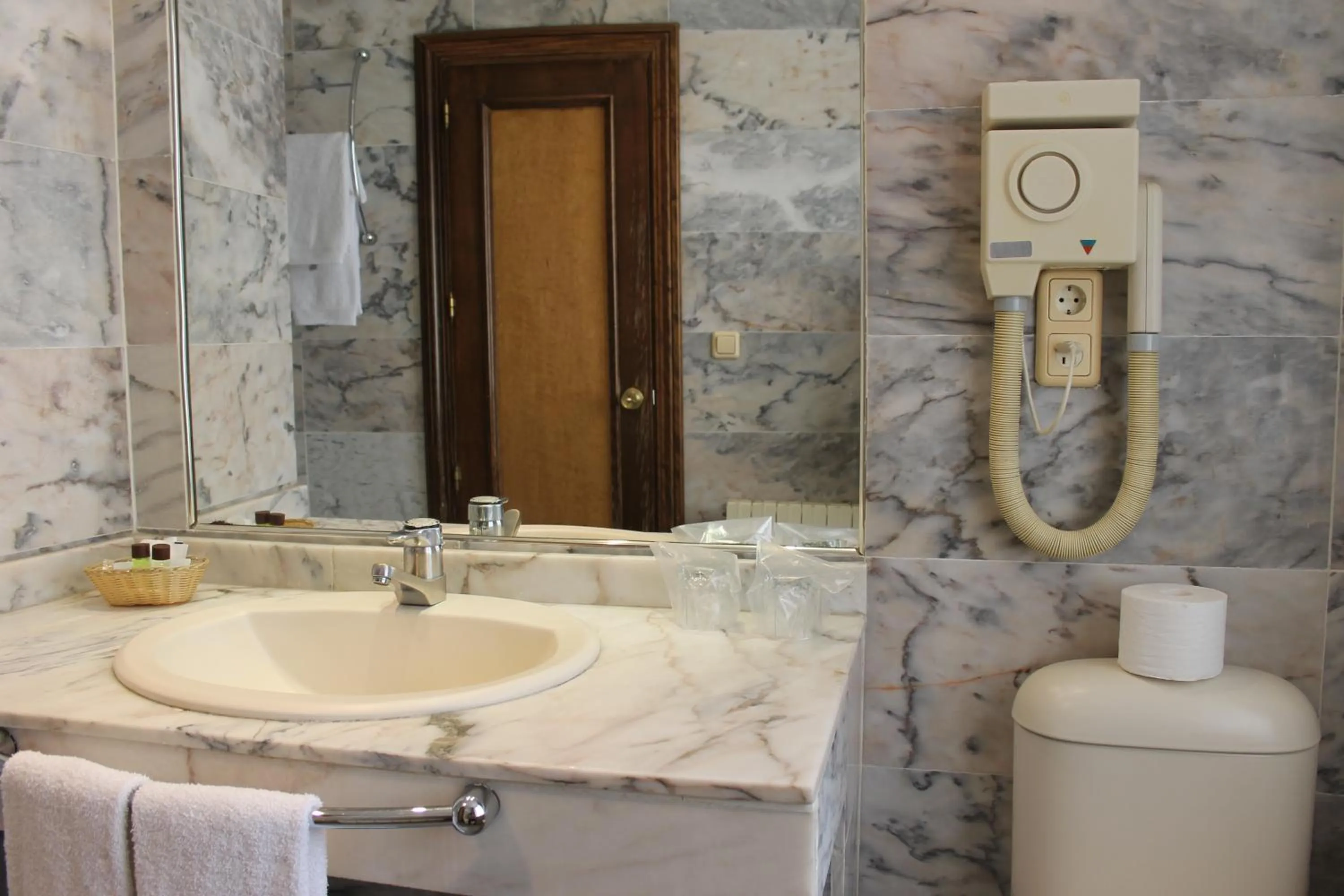 Bathroom in Hotel Monterrey