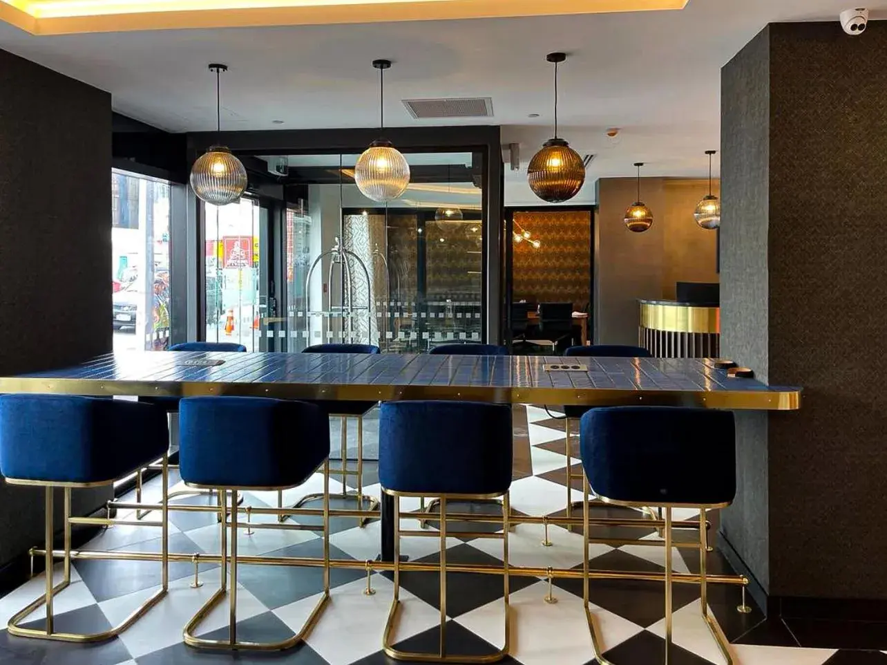 Lounge or bar in TRYP by Wyndham Wellington, Tory Street Lounge or bar in TRYP by Wyndham Wellington, Tory Street