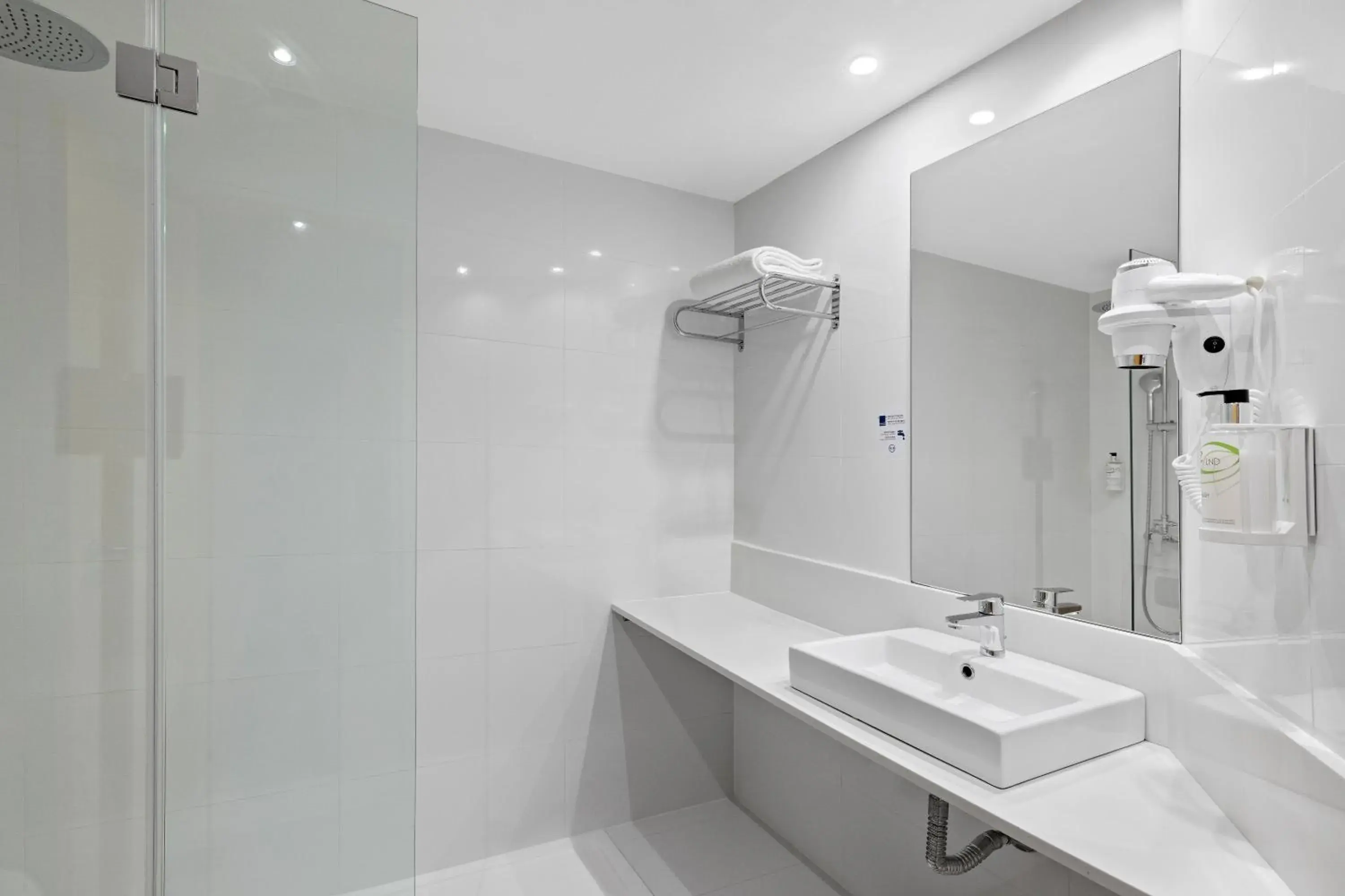 Double Standard Room in B&B HOTEL Madrid Pinar de las Rozas Double Standard Room in B&B HOTEL Madrid Pinar de las Rozas