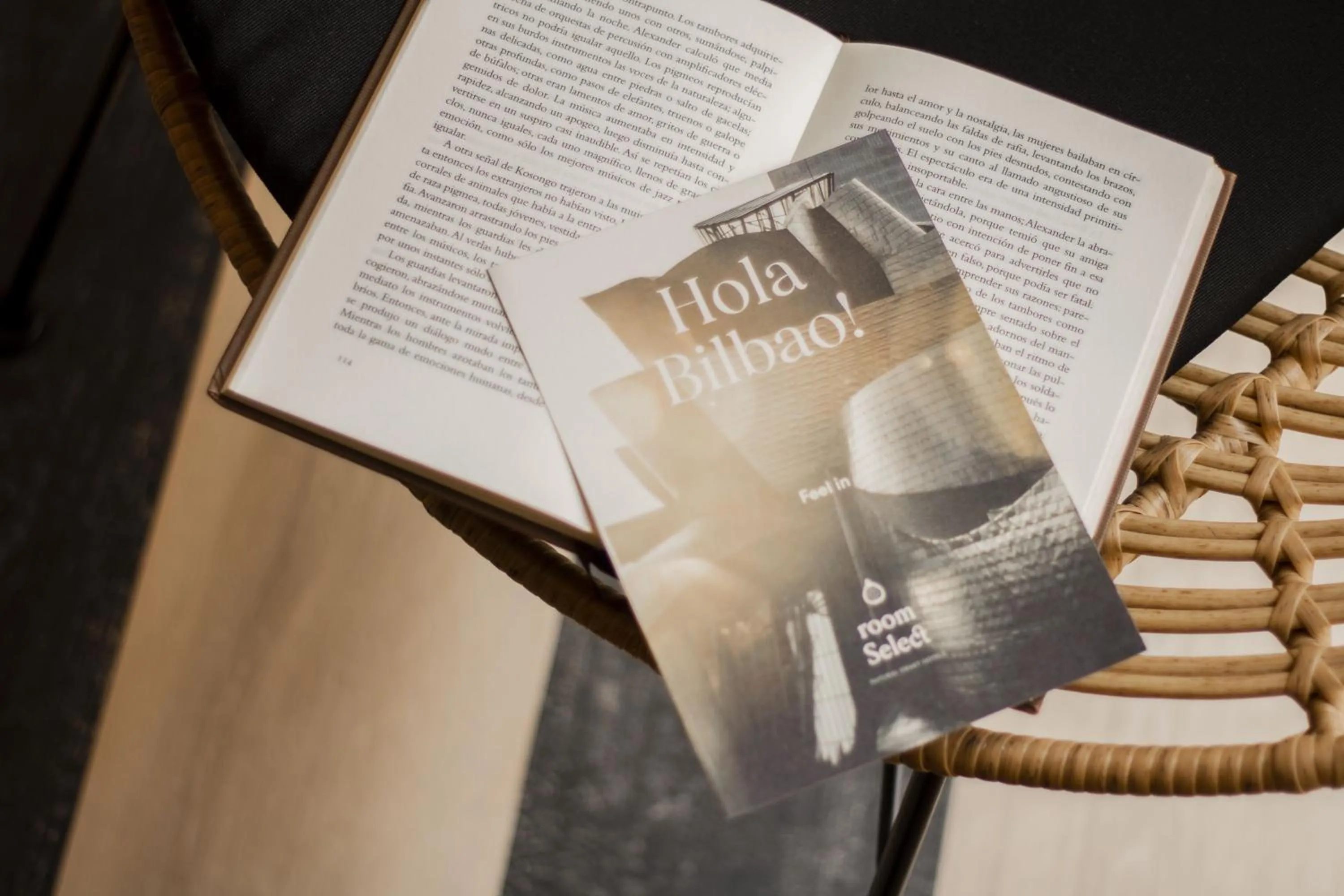 Text overlay in room Select Bilbao