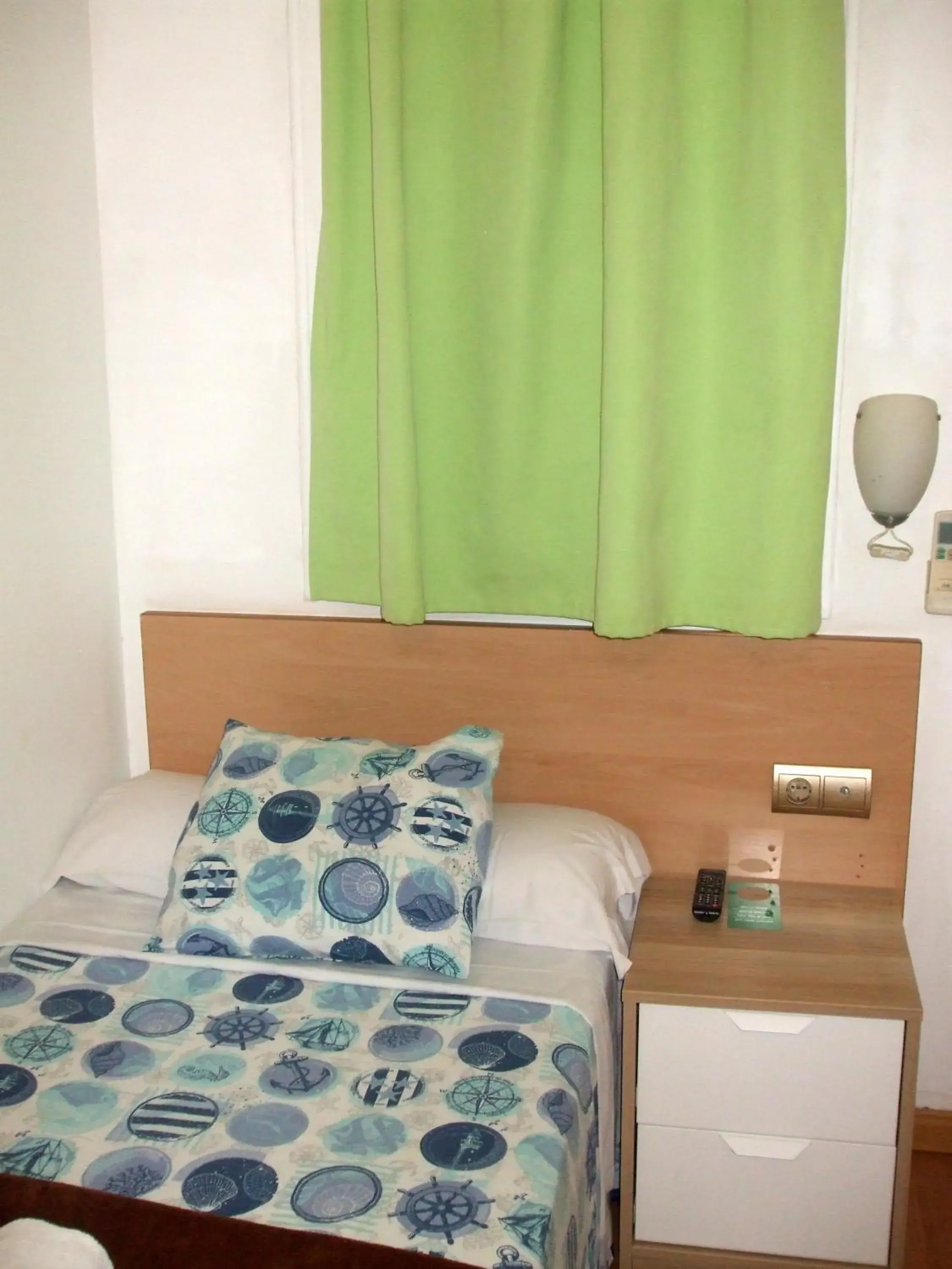 Bed in Hostal Felipe 2 Bed in Hostal Felipe 2