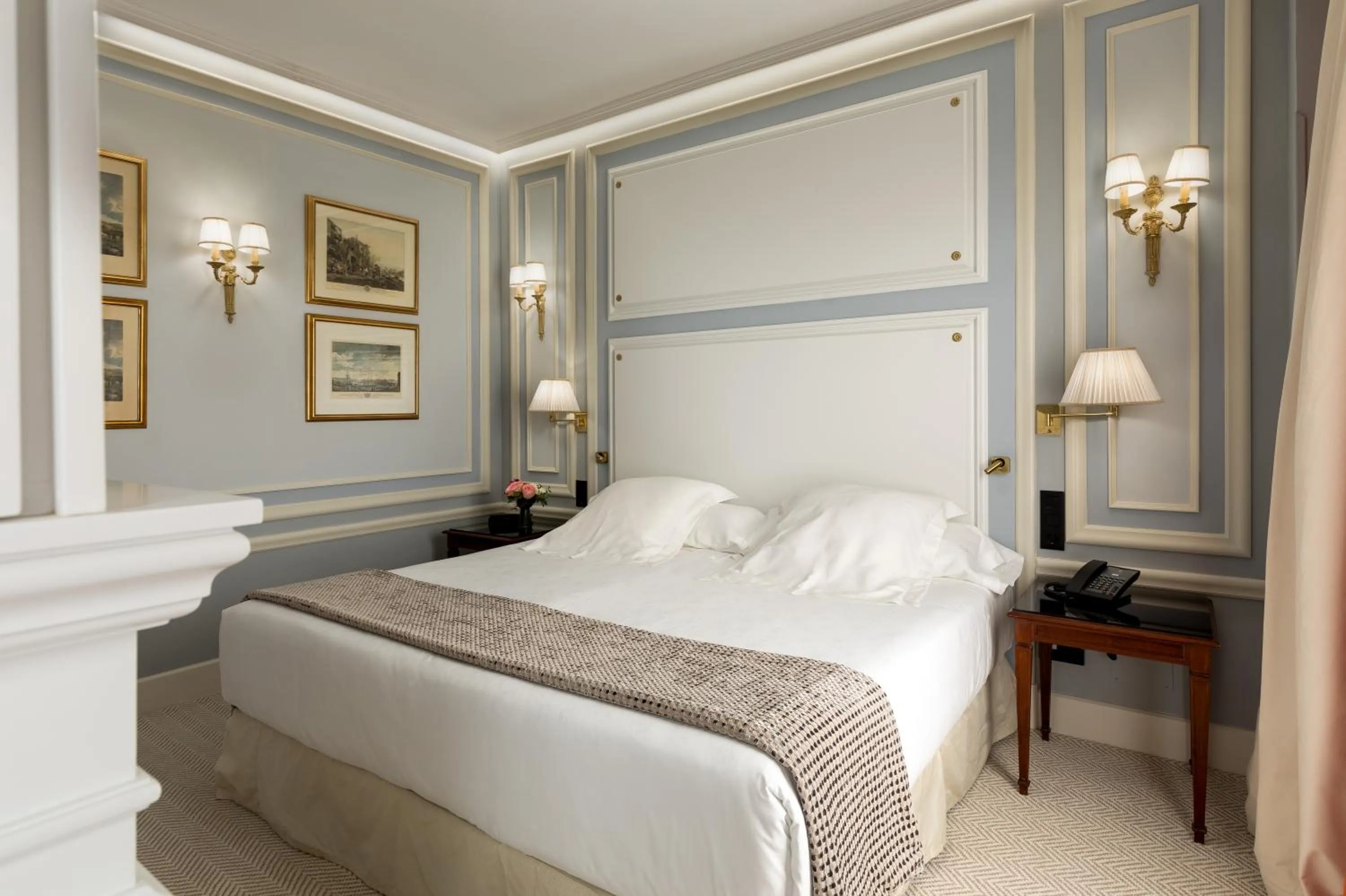 Bed in Wellington Hotel & Spa Madrid