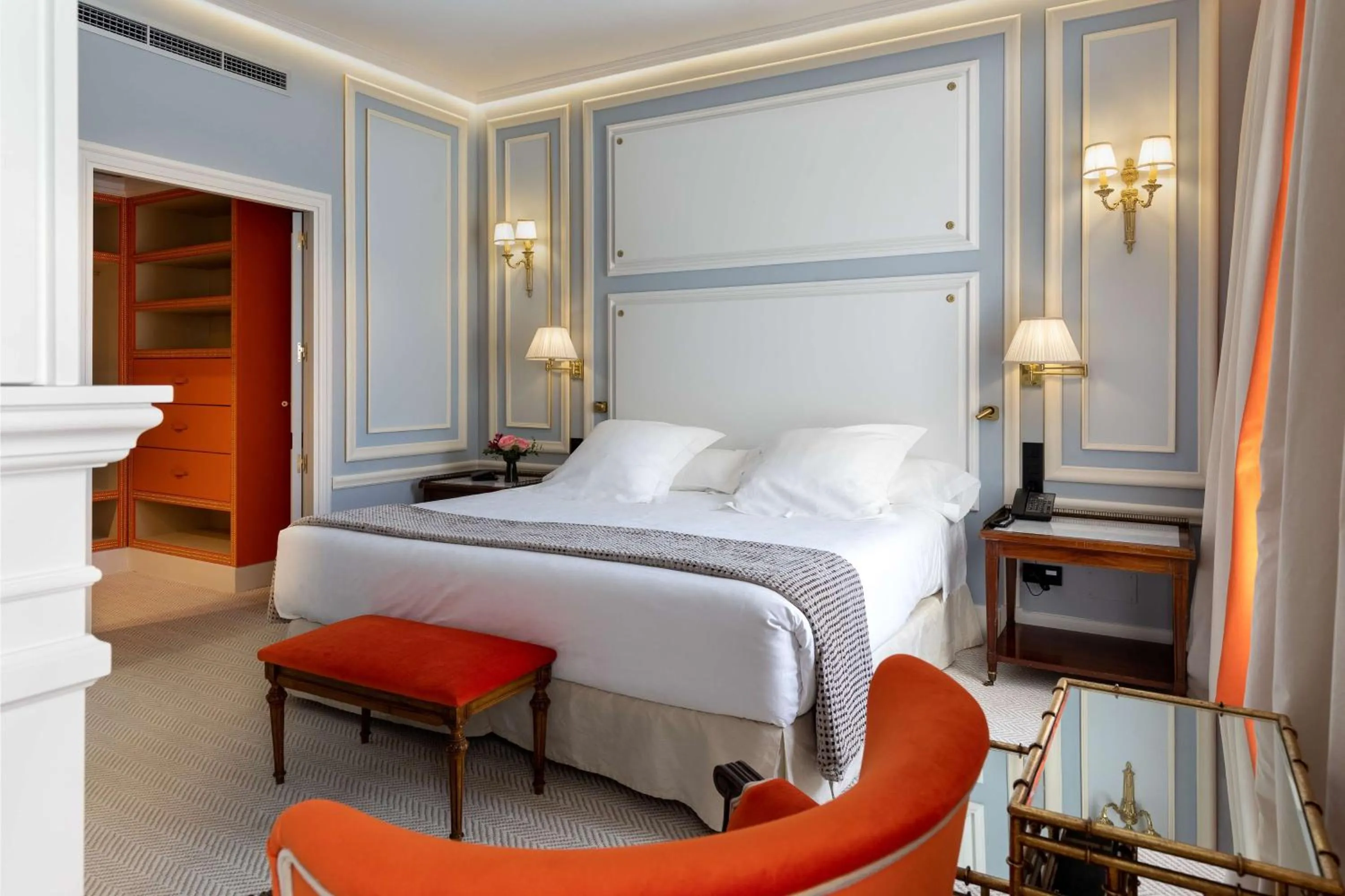 Photo of the whole room, Bed in Wellington Hotel & Spa Madrid