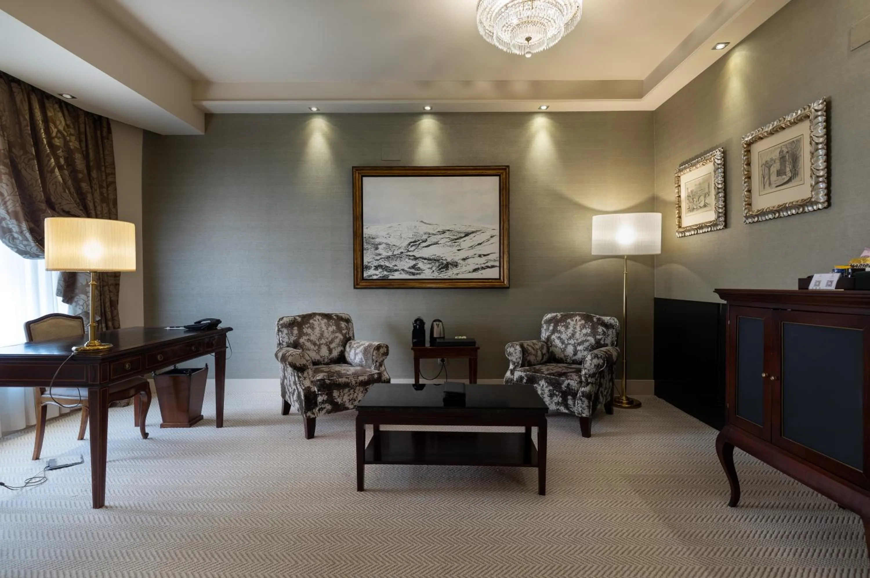 Seating area in Wellington Hotel & Spa Madrid