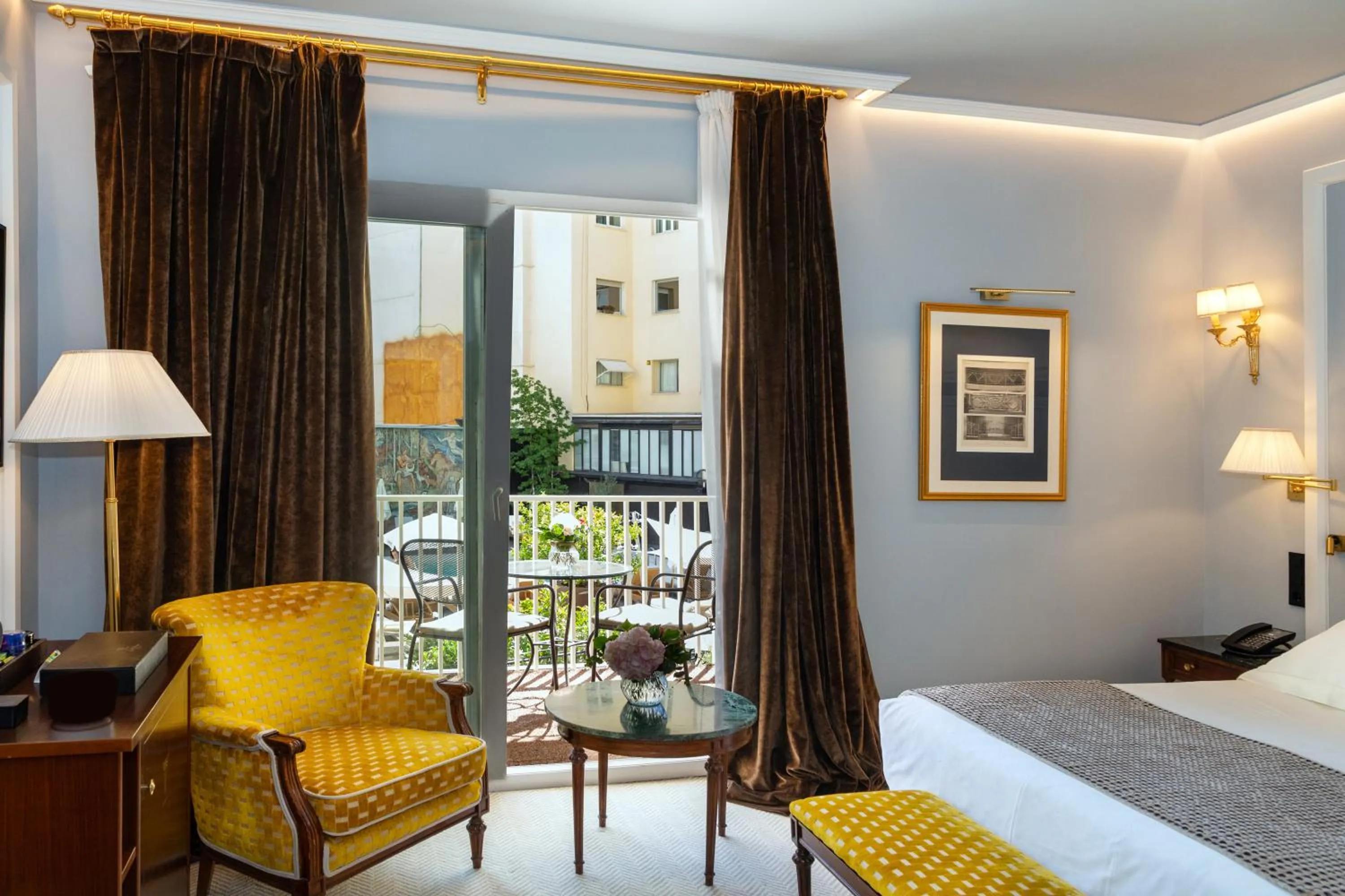 Bedroom, Bed in Wellington Hotel & Spa Madrid