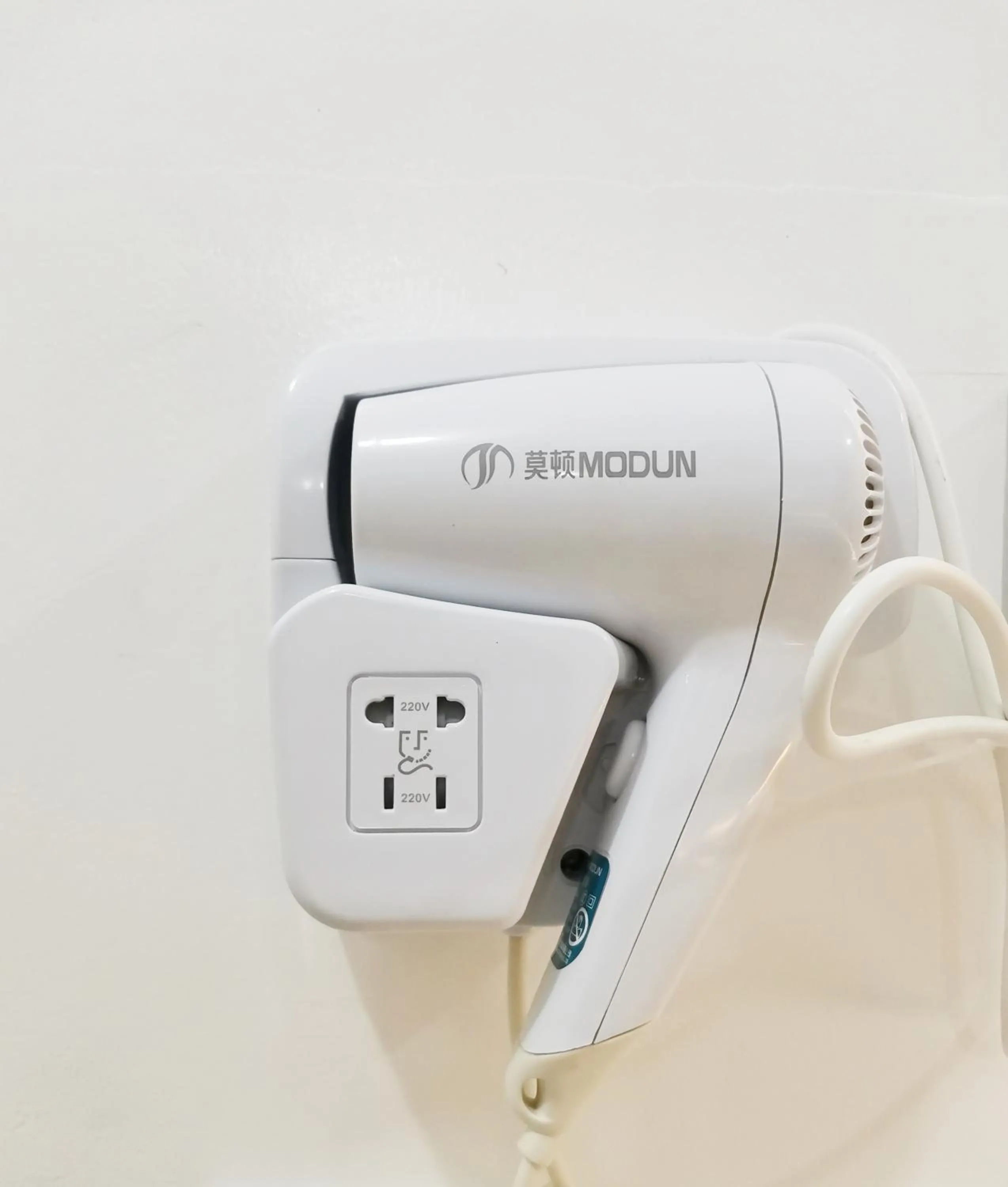 heating in NomadsMNL Airport Hostel