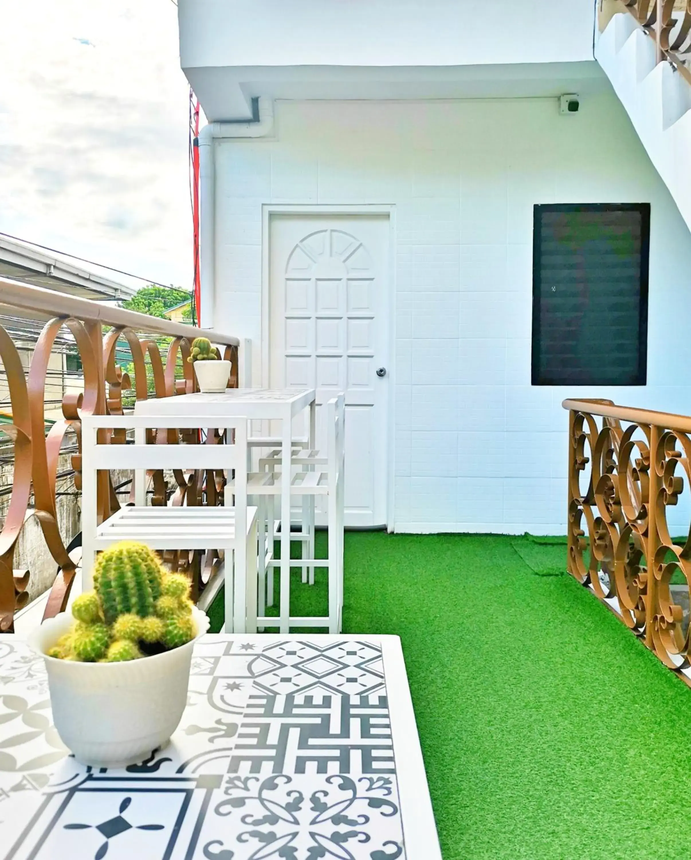 Property building in NomadsMNL Airport Hostel Property building in NomadsMNL Airport Hostel