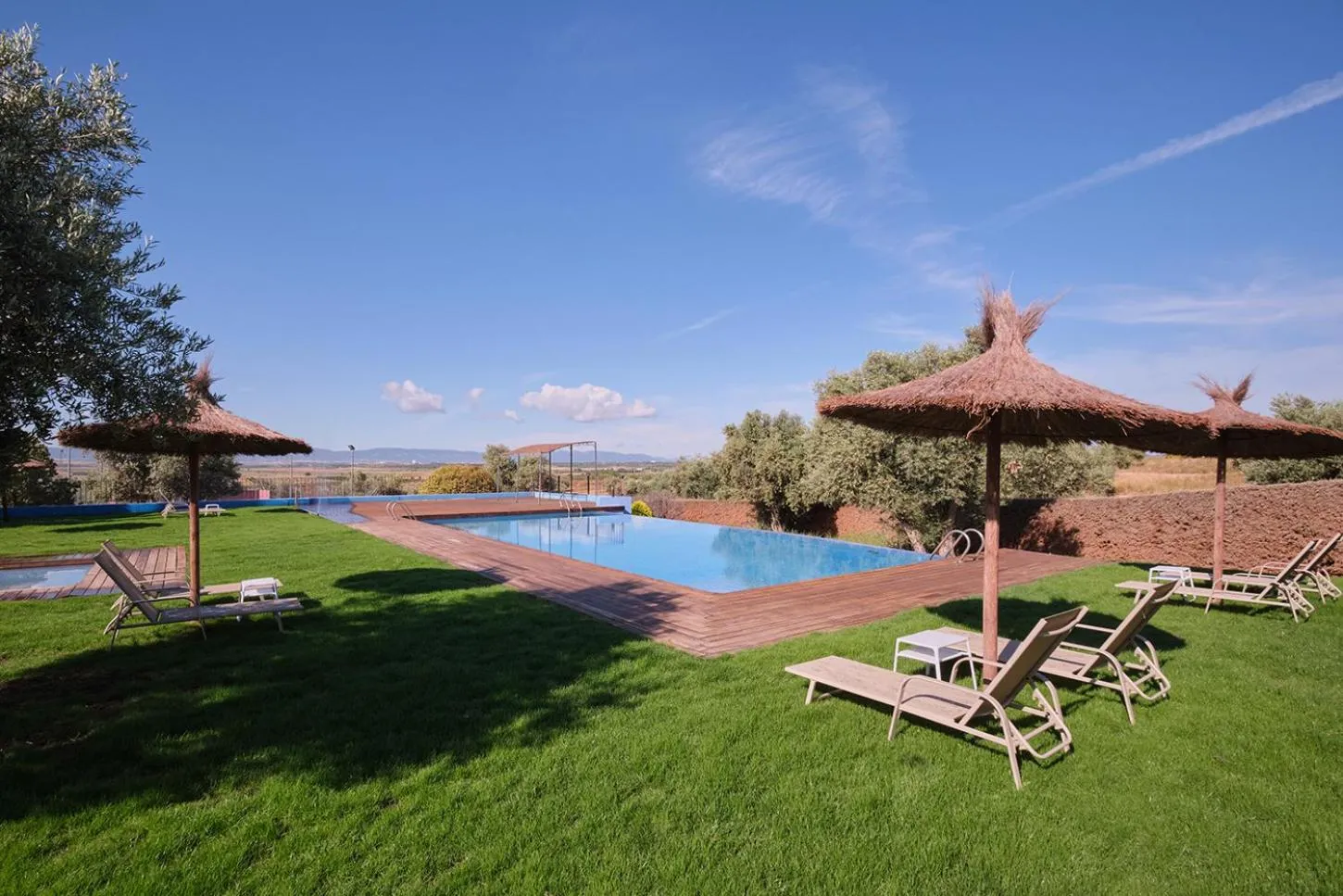 Swimming pool in Hotel Spa Villa Nazules