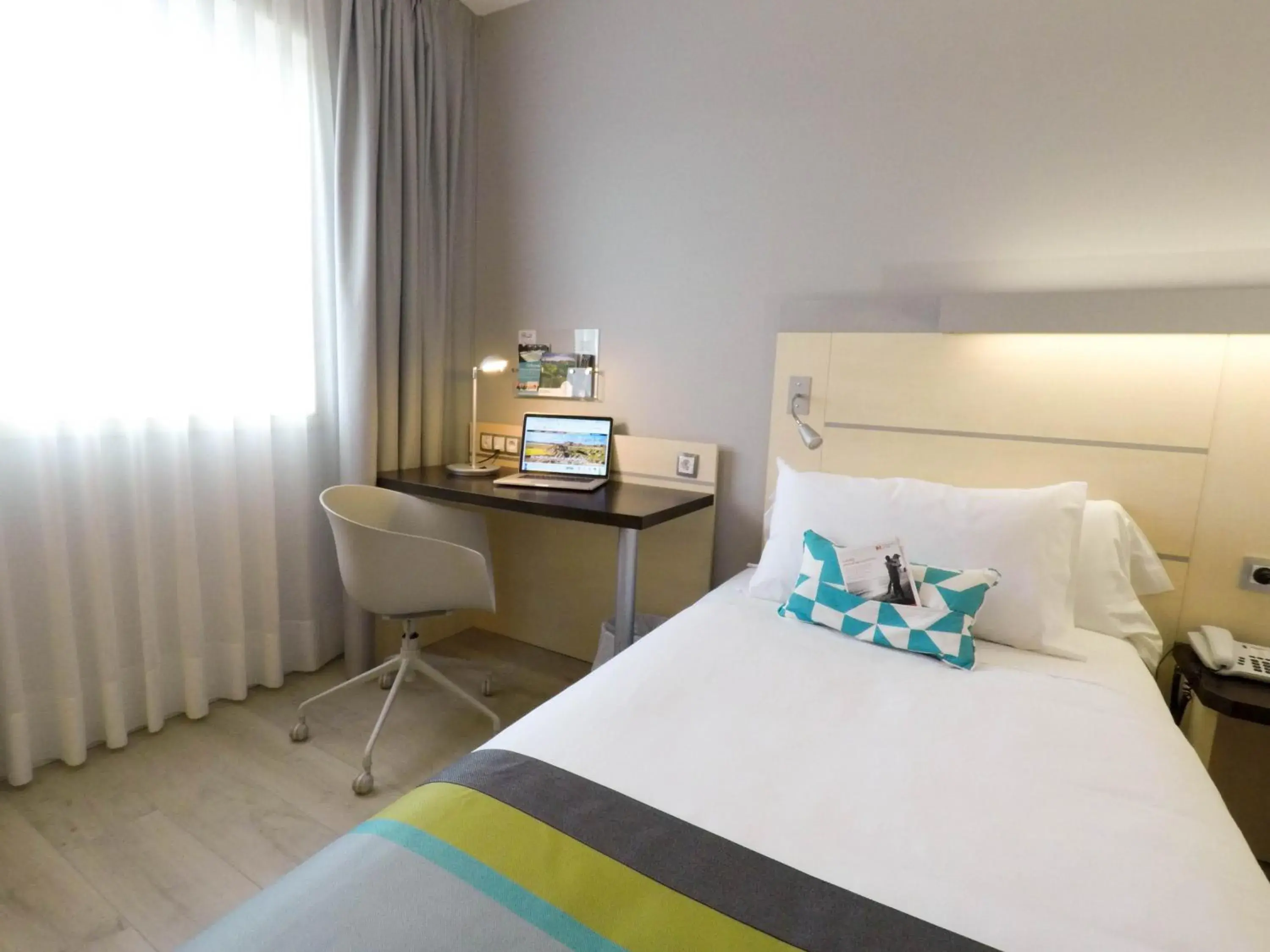 Bed in Holiday Inn Express Pamplona by IHG Bed in Holiday Inn Express Pamplona by IHG